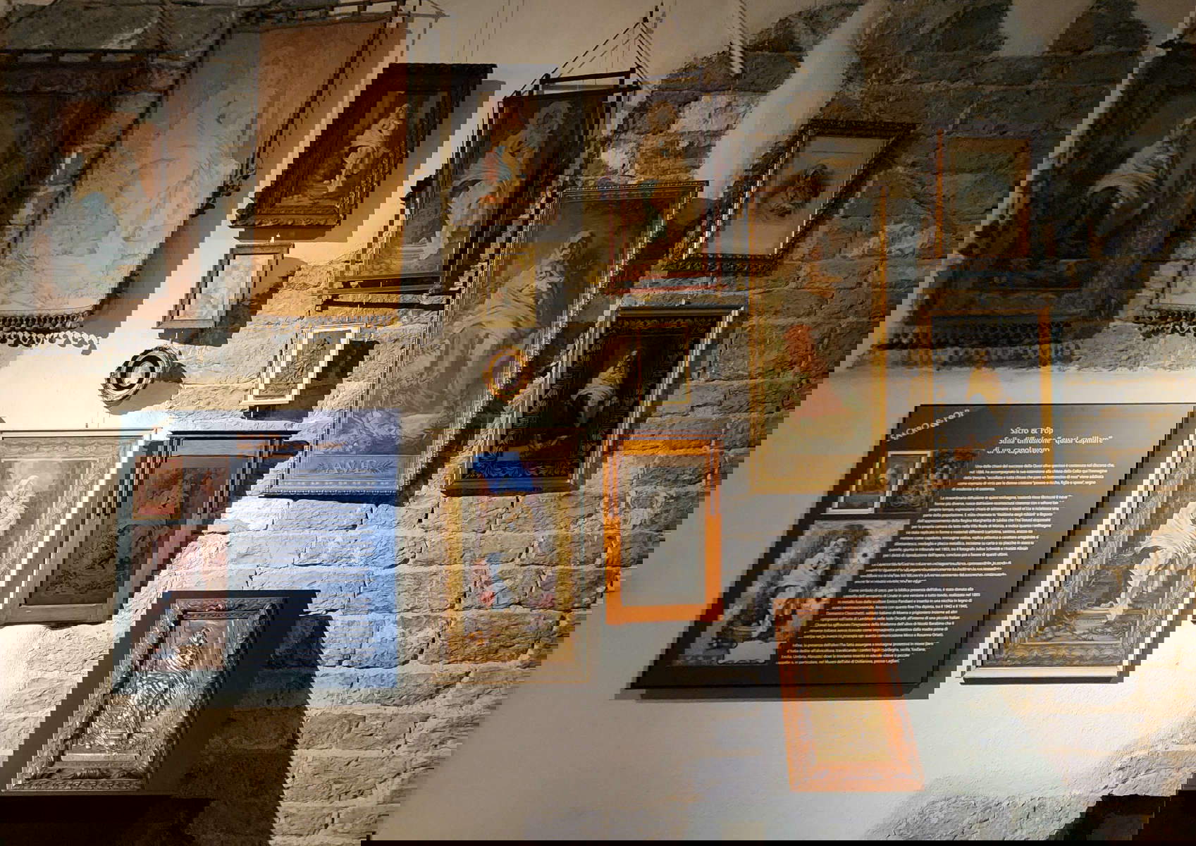 Diseños de exposiciones Sacred &amp; Pop