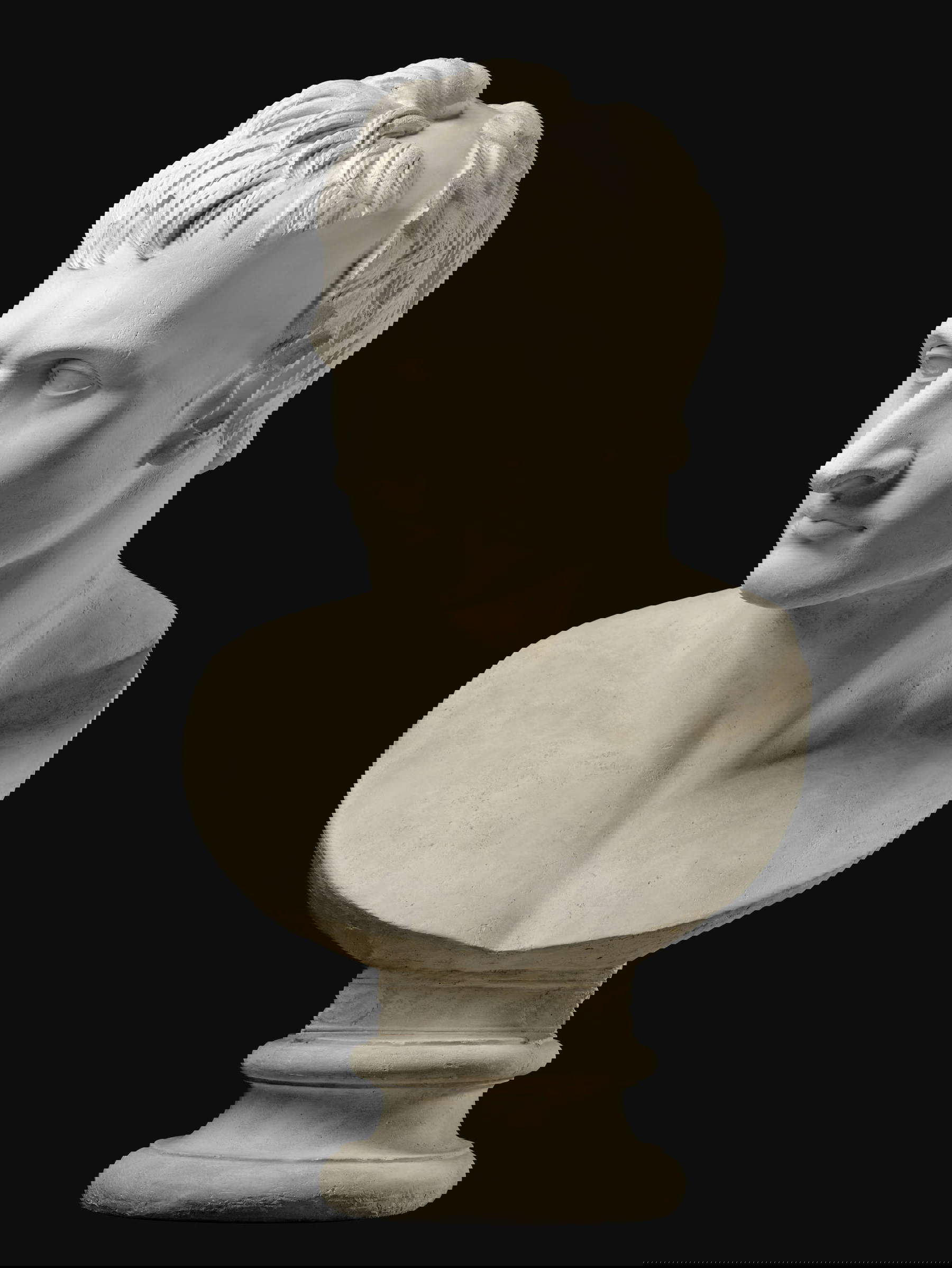 Antonio Canova, Cabeza de Napoleón como Marte Pacificador (posterior a 1803; yeso, 93 x 52 x 41 cm; Bassano del Grappa, Musei Biblioteca Archivio) &copy; MBA Musei Biblioteca Archivio Bassano del Grappa / foto HEADS Production