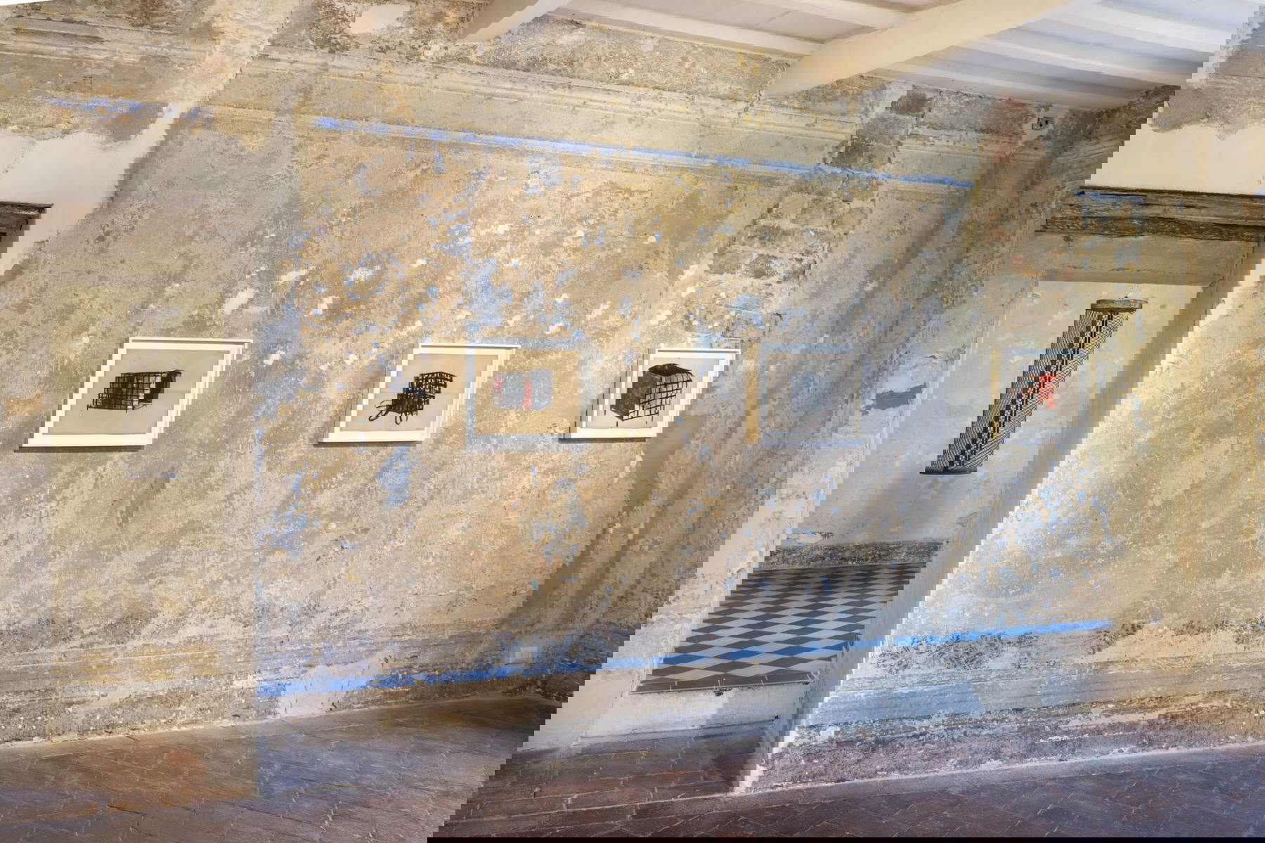 Montaje de la exposición Berlinde De Bruyckere. Lo mismo de siempre