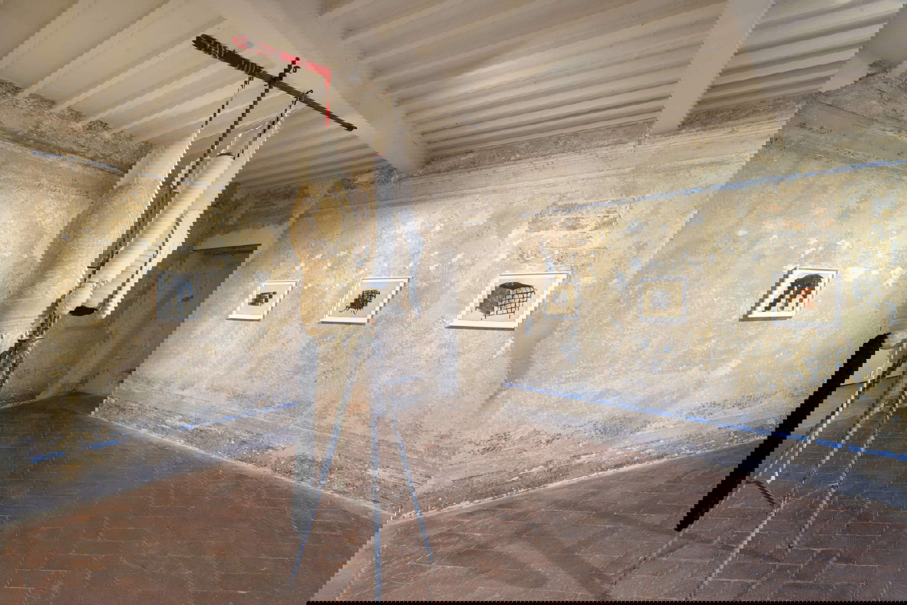 Montaje de la exposición Berlinde De Bruyckere. Lo mismo de siempre