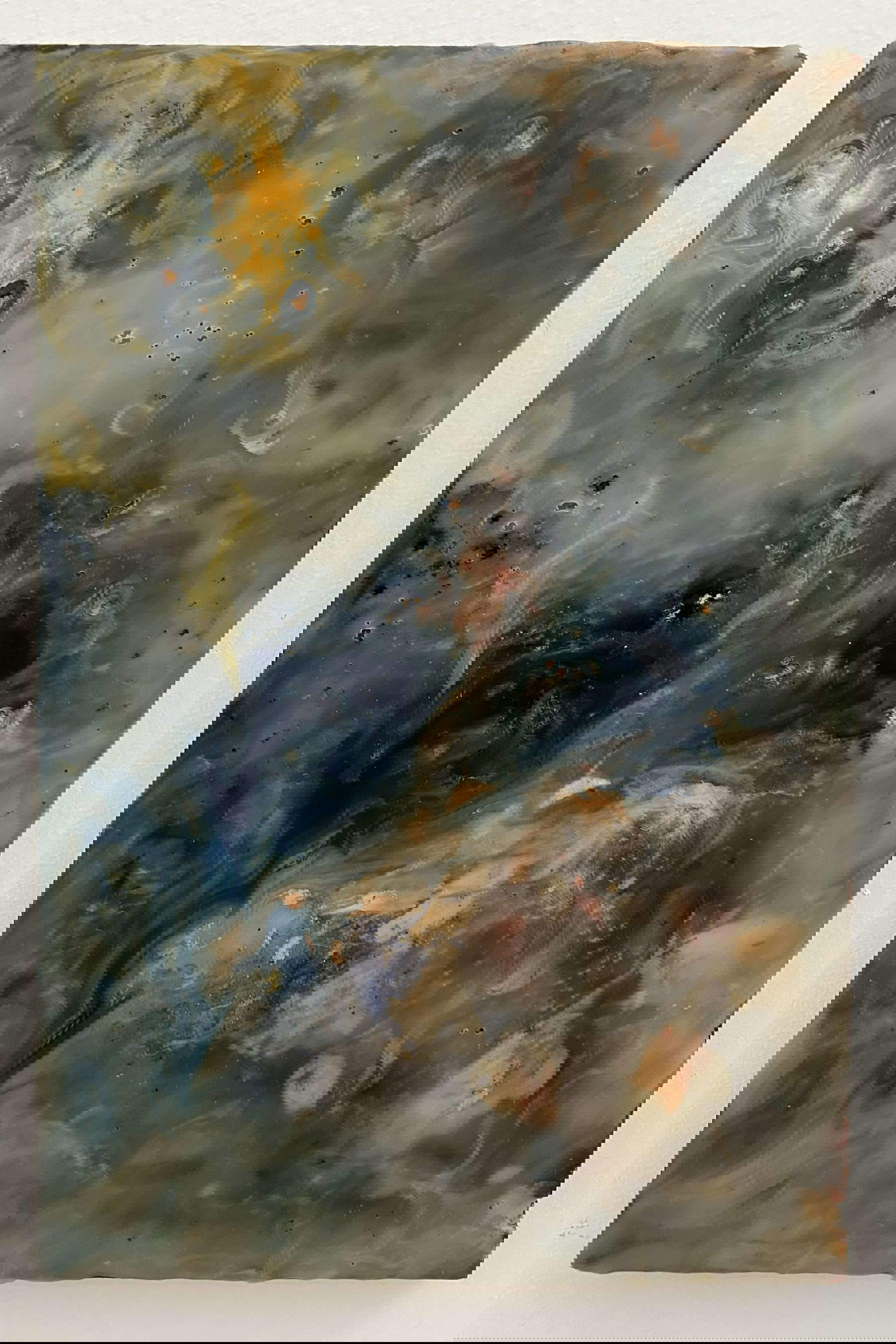 Montage de l'exposition Uri Aran. Sans titre (I Love You). Photo : Emanuela Zanon