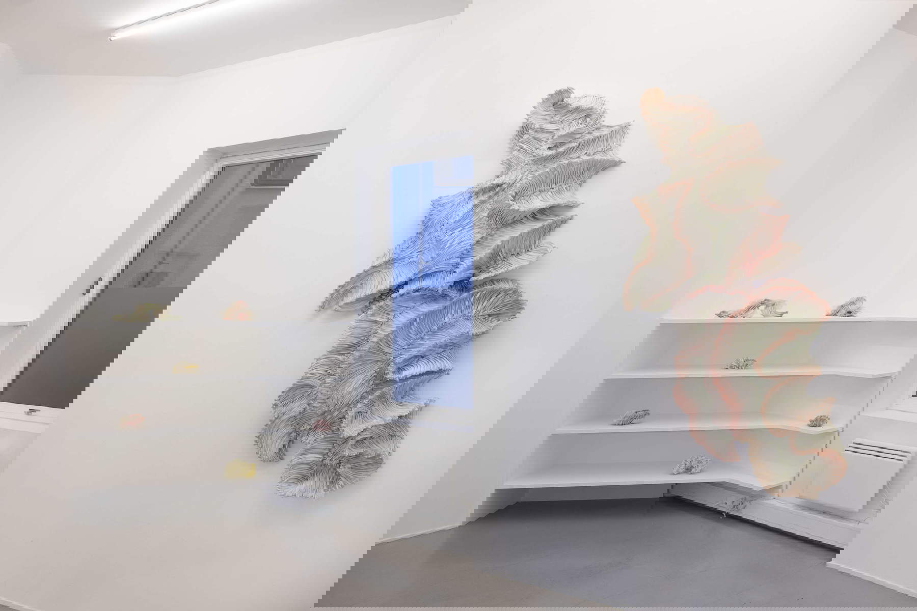 Montage de l'exposition Beginning, Becoming (Format, Oslo, 2025). Photo : Thor Br&oslash;dreskift