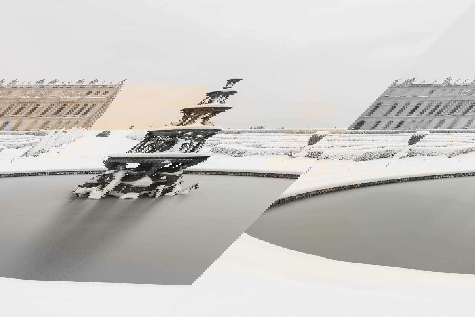 Versailles under the snow. Photo: Christophe Fouin