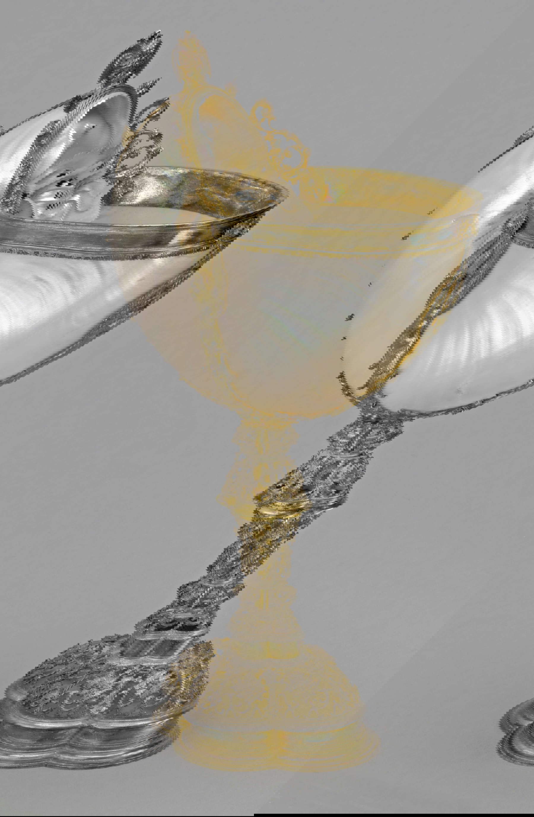 Ulrich I. Ment, Cup of Nautilus (c. 1624 - 1628; Nautilus, silver mount, partially gilded, height 30 cm; Vienna, Kunsthistorisches Museum) &copy; KHM-Museumsverband