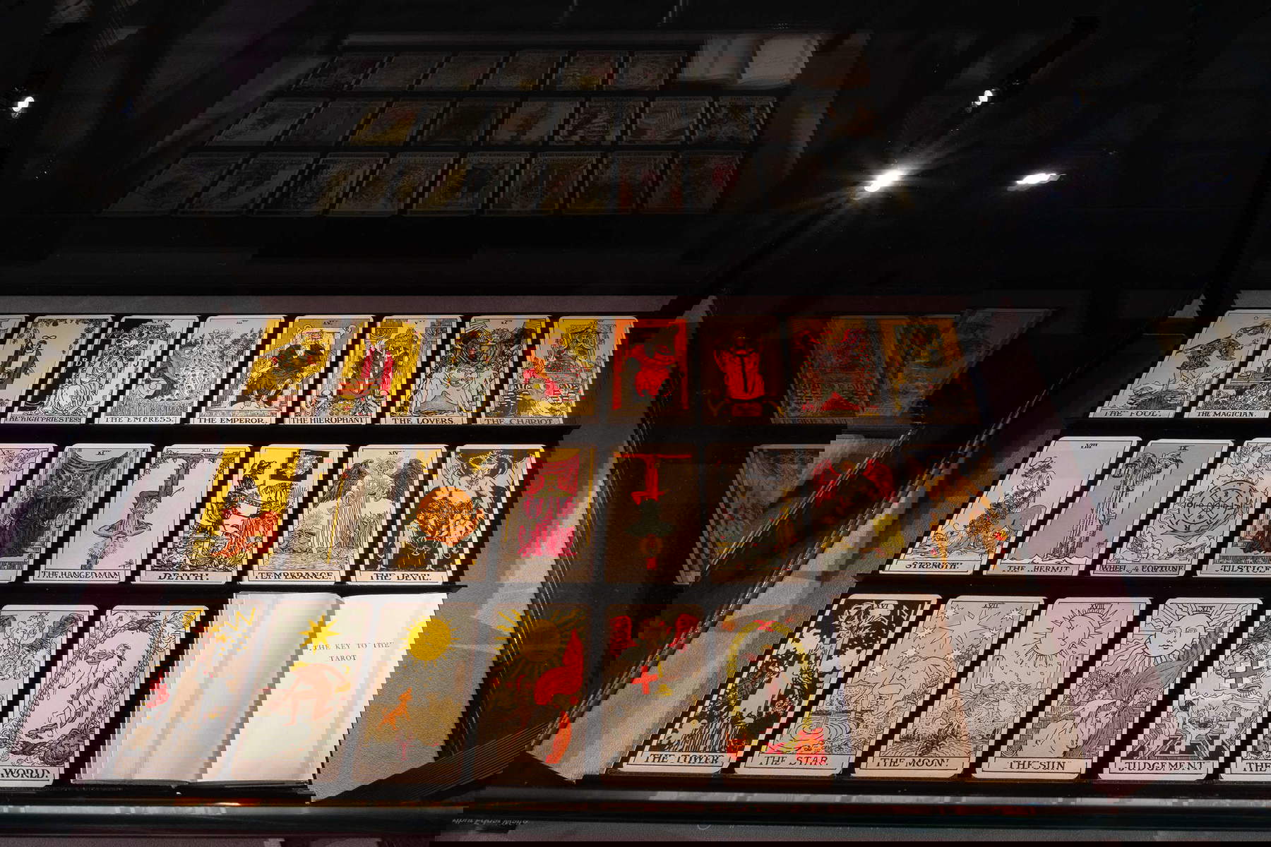 Allestimenti della mostra Tarocchi. Le origini, le carte, la fortuna, Accademia Carrara. Foto: Antonio Cadei