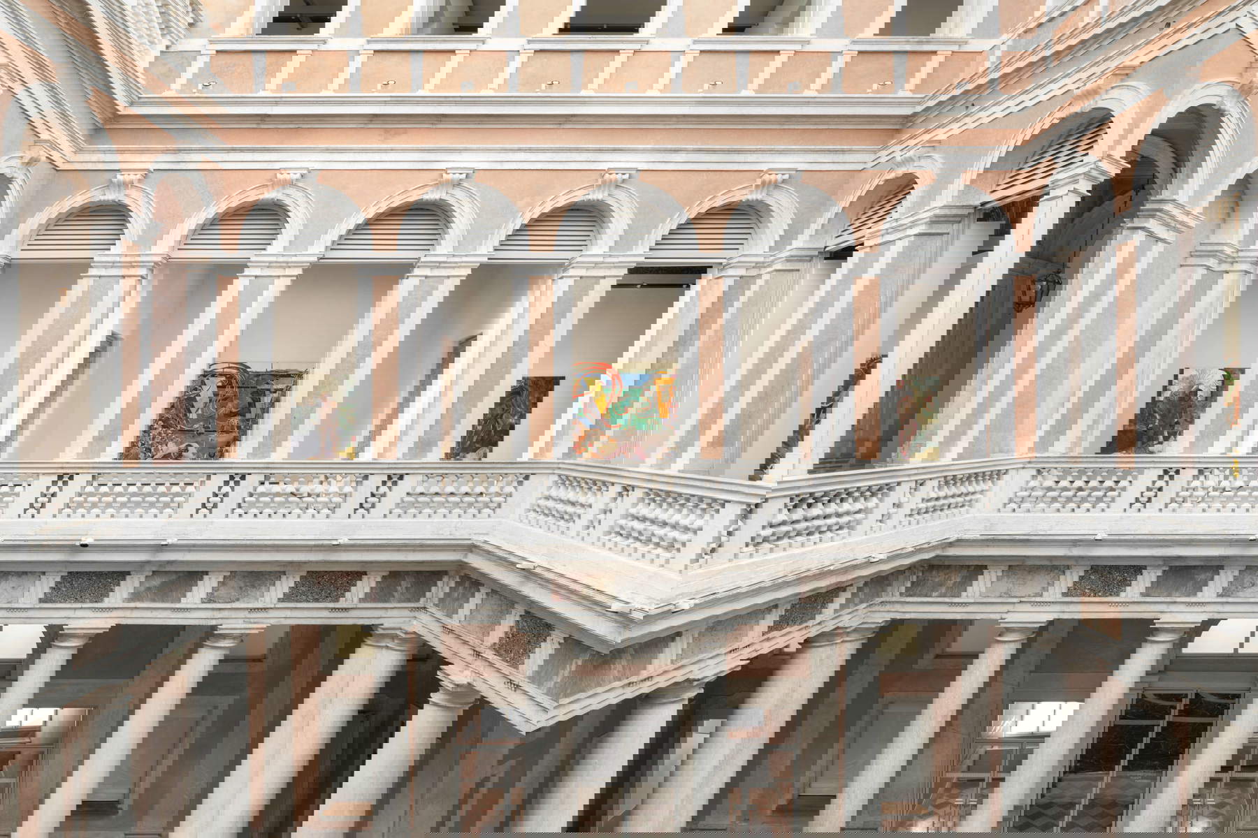 Montaje de la exposición La promesa del cambio. Fotografía: Marco Cappelletti Studio