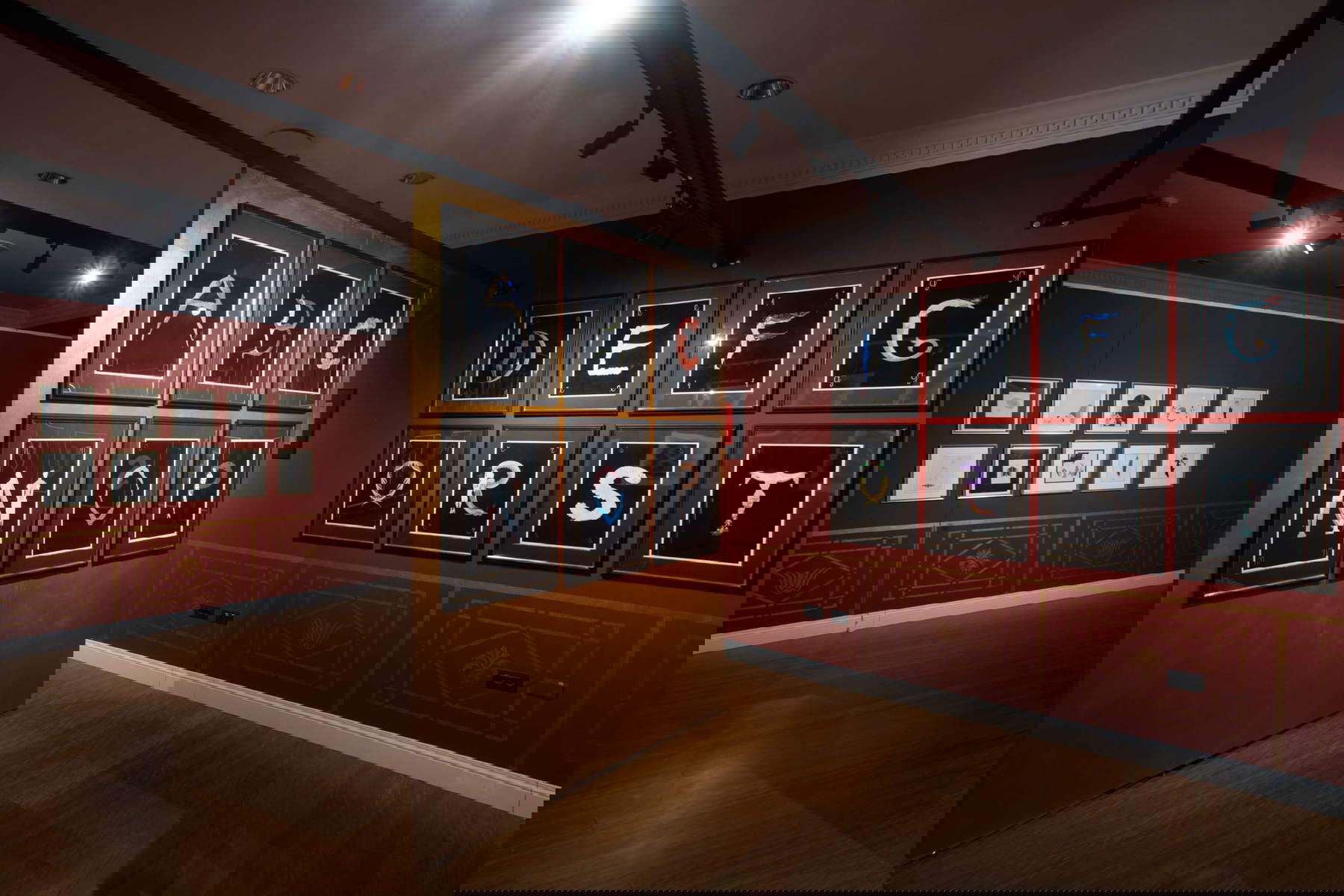 Ert&eacute; Ausstellungsgestaltung. Stil ist alles