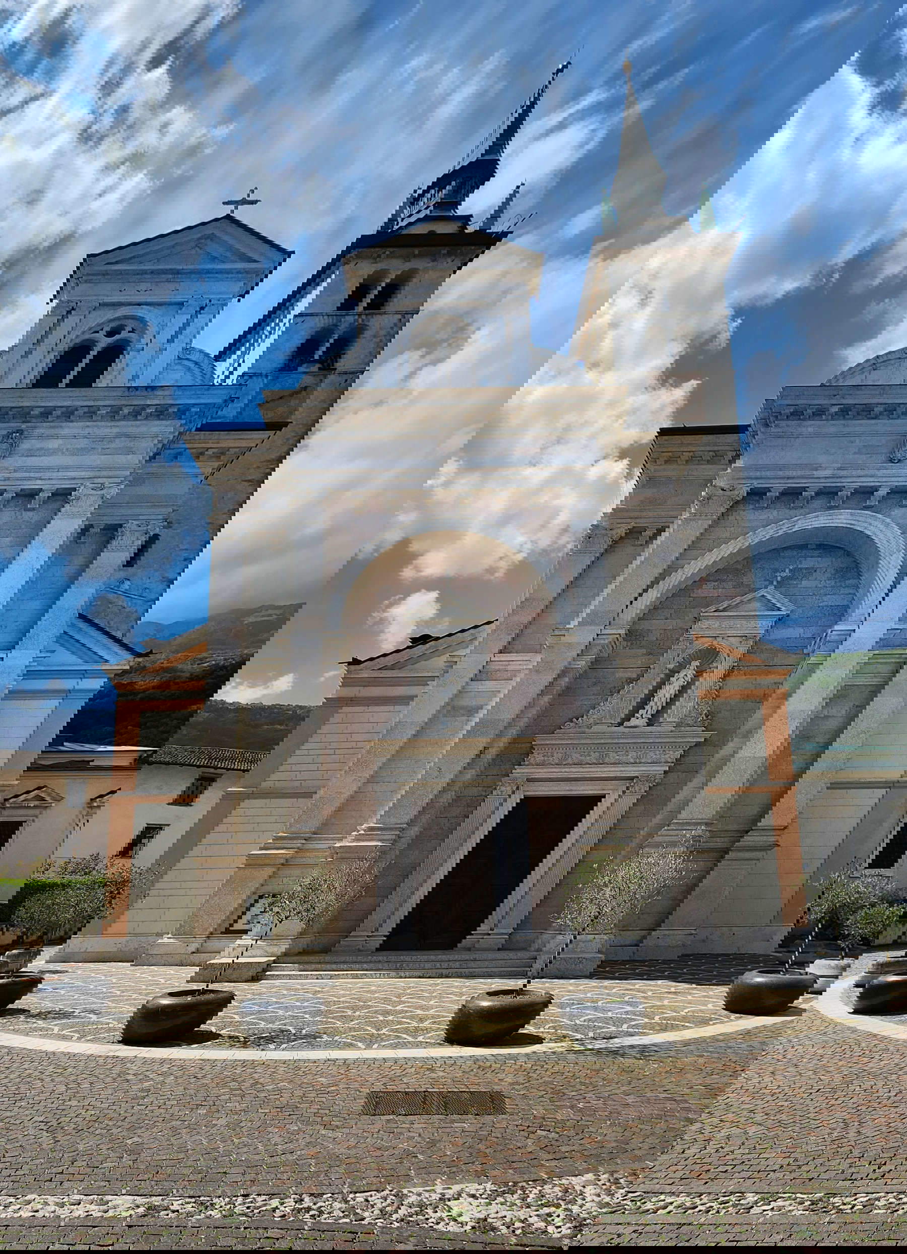 La facciata (XIX secolo) della chiesa di Santa Maria Assunta a Villa Lagarina. Foto: Federico Giannini