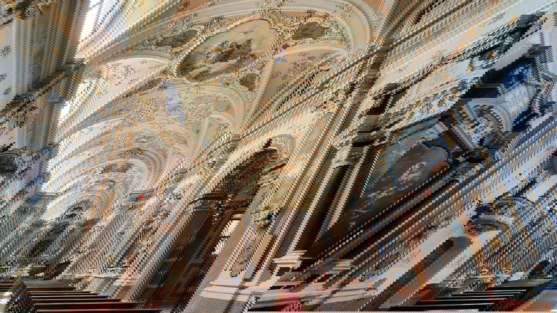 Interno della chiesa, navata