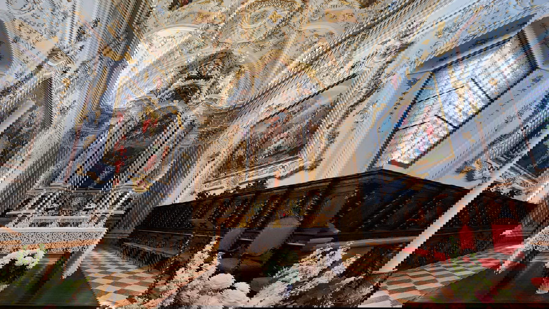 Interno della chiesa, altare maggiore