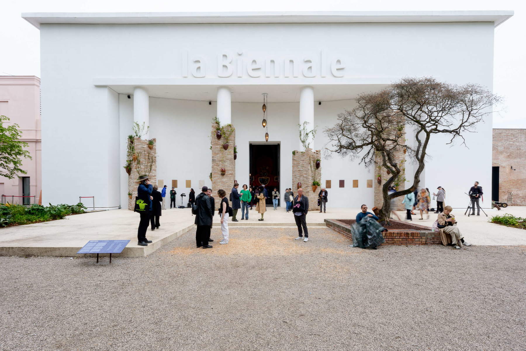 Biennale de Venise 2026, exposition internationale In minor keys, organisée par Koyo Kouoh. Mise en place. Photo : Andrea Avezz&ugrave;