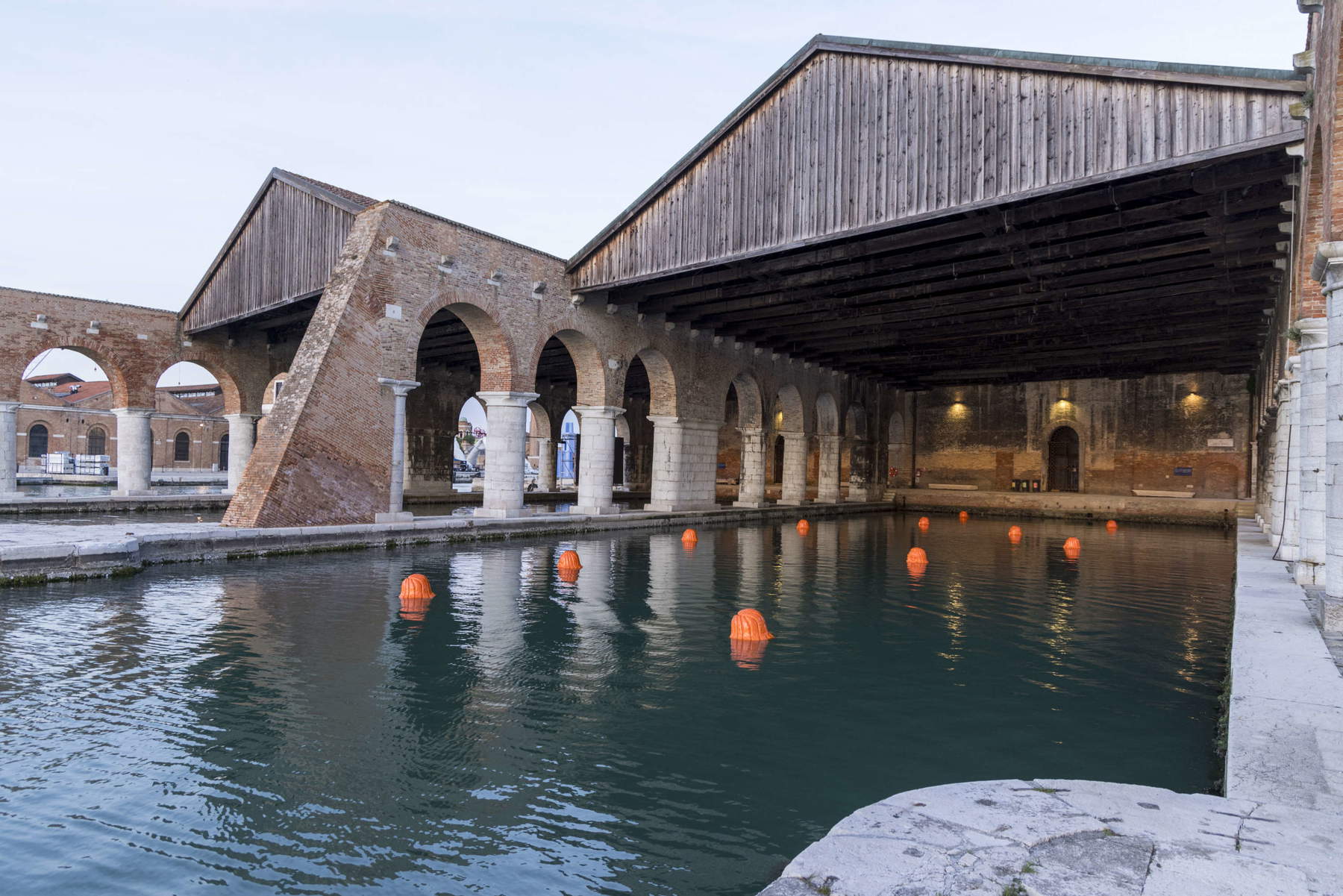 Biennale de Venise 2026, exposition internationale In minor keys, organisée par Koyo Kouoh. Installation. Photo : Marco Zorzanello