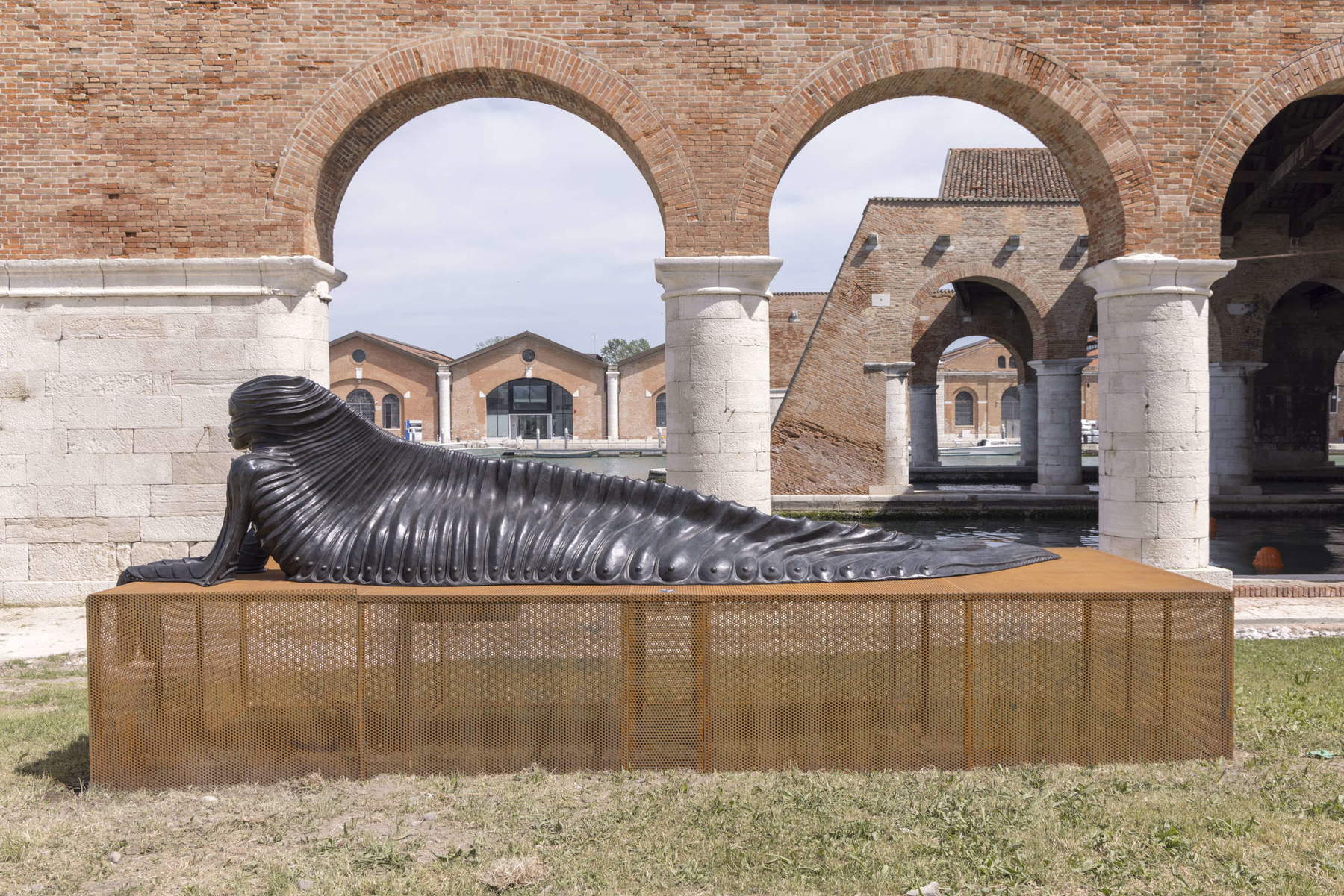 Biennale de Venise 2026, exposition internationale In minor keys, organisée par Koyo Kouoh. Installation. Photo : Marco Zorzanello