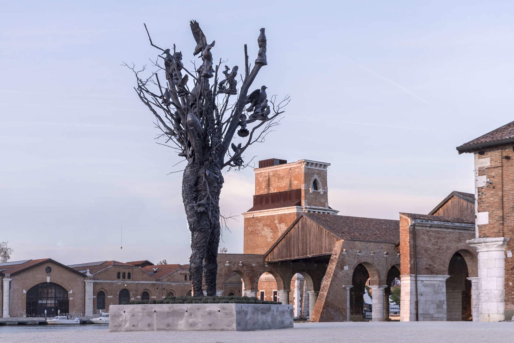 Biennale de Venise 2026, exposition internationale In minor keys, organisée par Koyo Kouoh. Installation. Photo : Marco Zorzanello