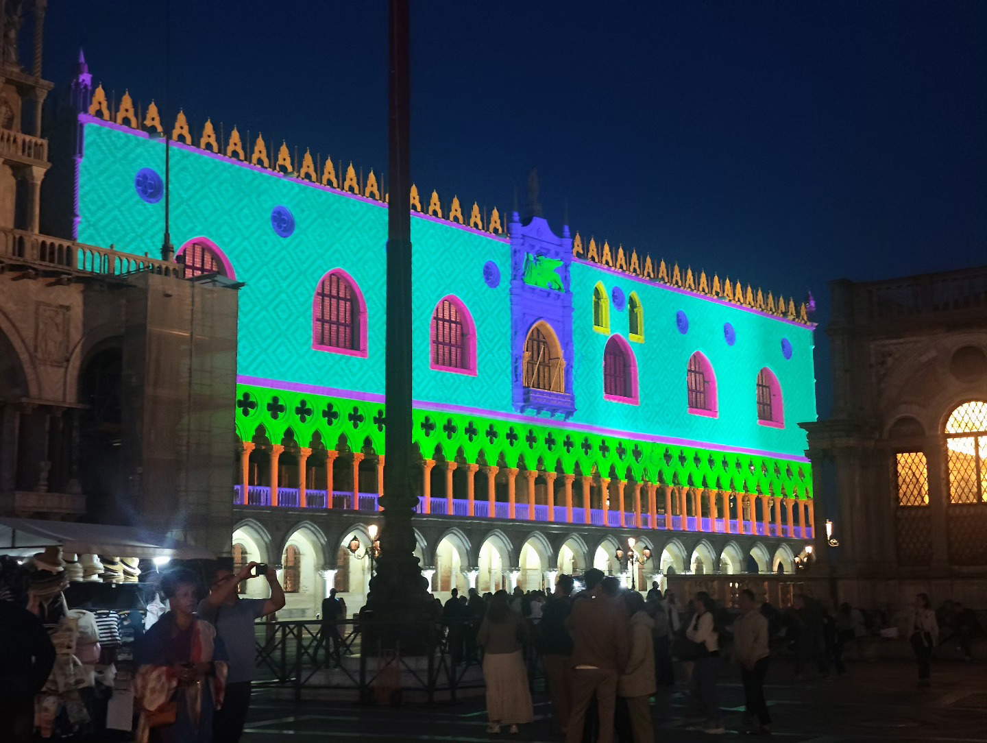 Piazza San Marco, Venezia, proiezioni luminose su Palazzo Ducale. Foto: Marco Ferri