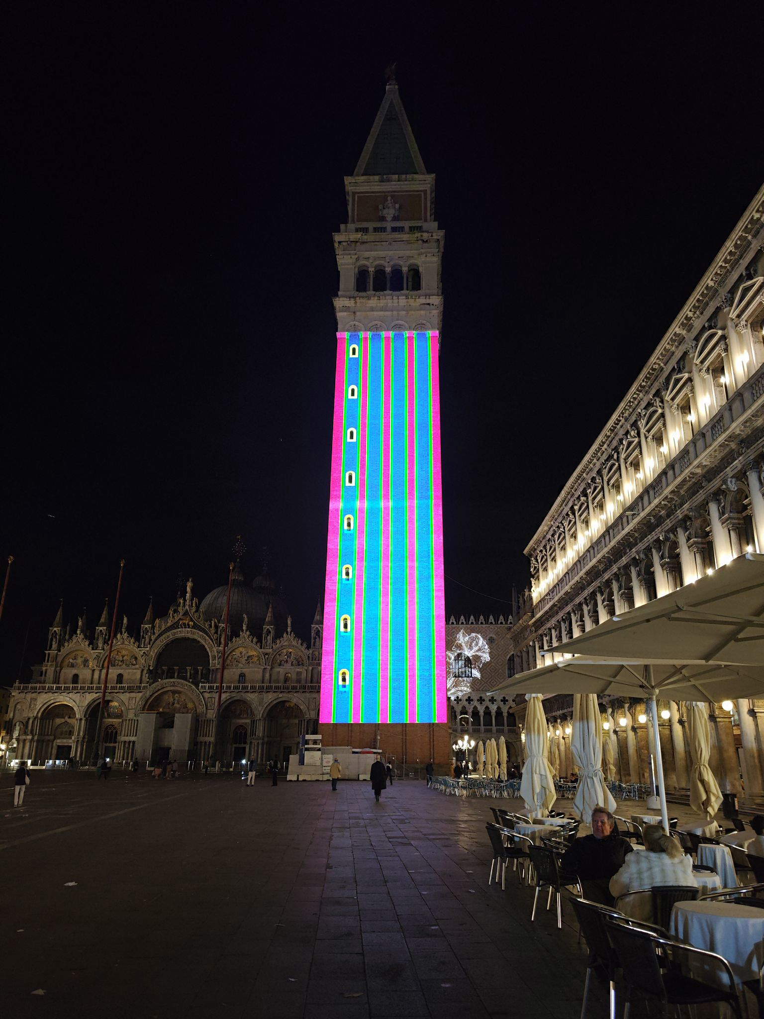 Piazza San Marco, Venezia, proiezioni luminose sul Campanile della Basilica. Foto: Marco Ferri