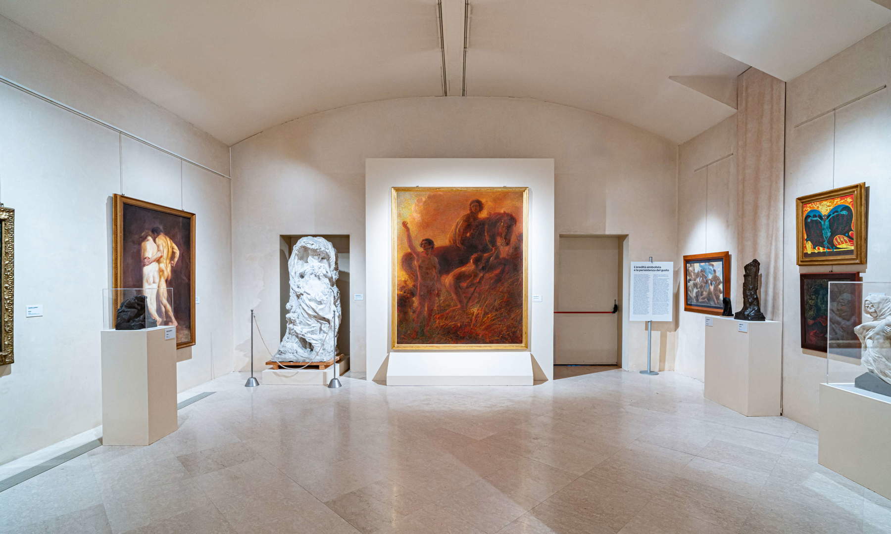 Mise en place de l'exposition Le symbolisme en Italie
