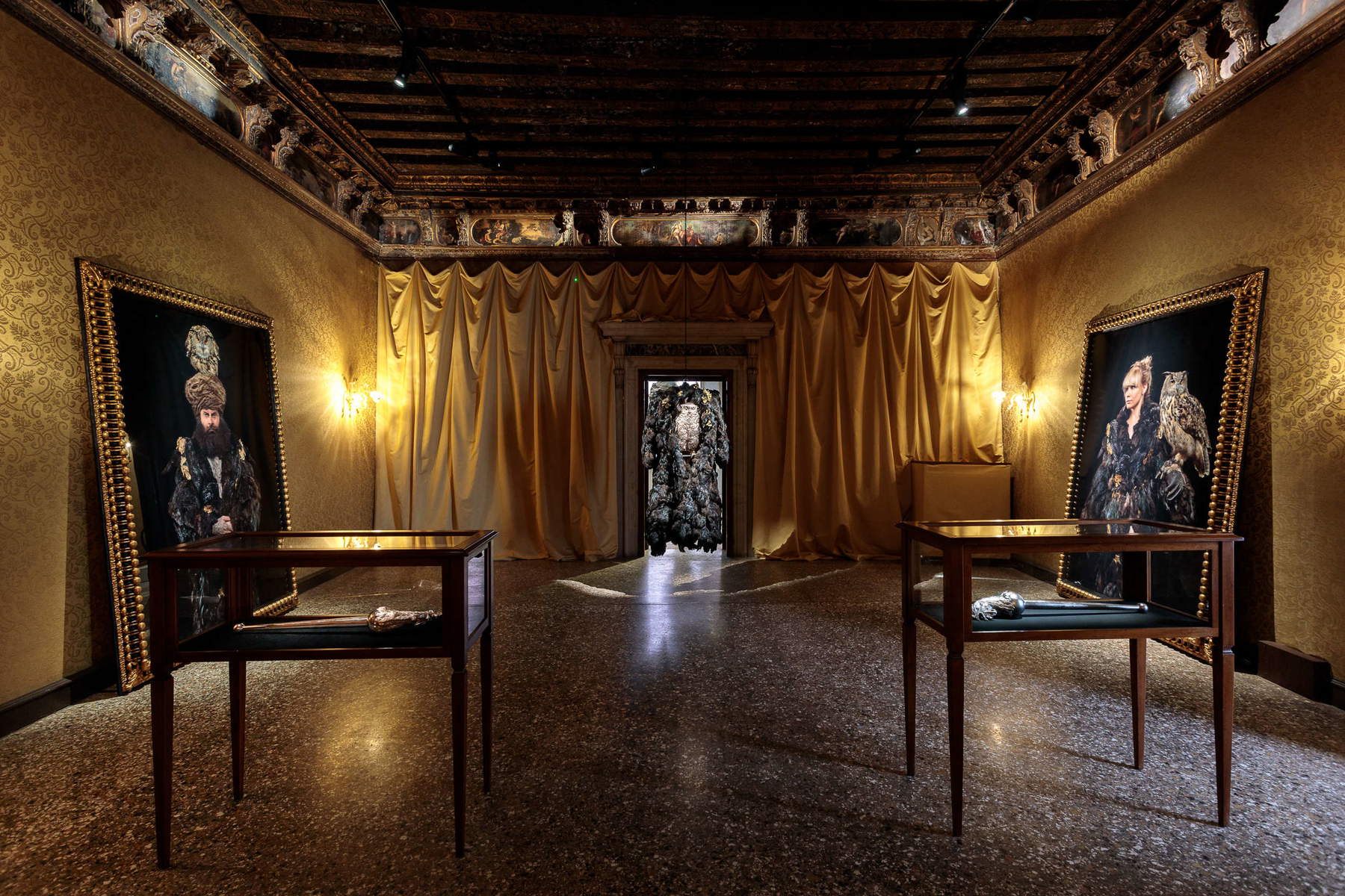 Allestimenti della mostra We thought we were alone di Koen Vanmechelen. Foto: Francesco Allegretto