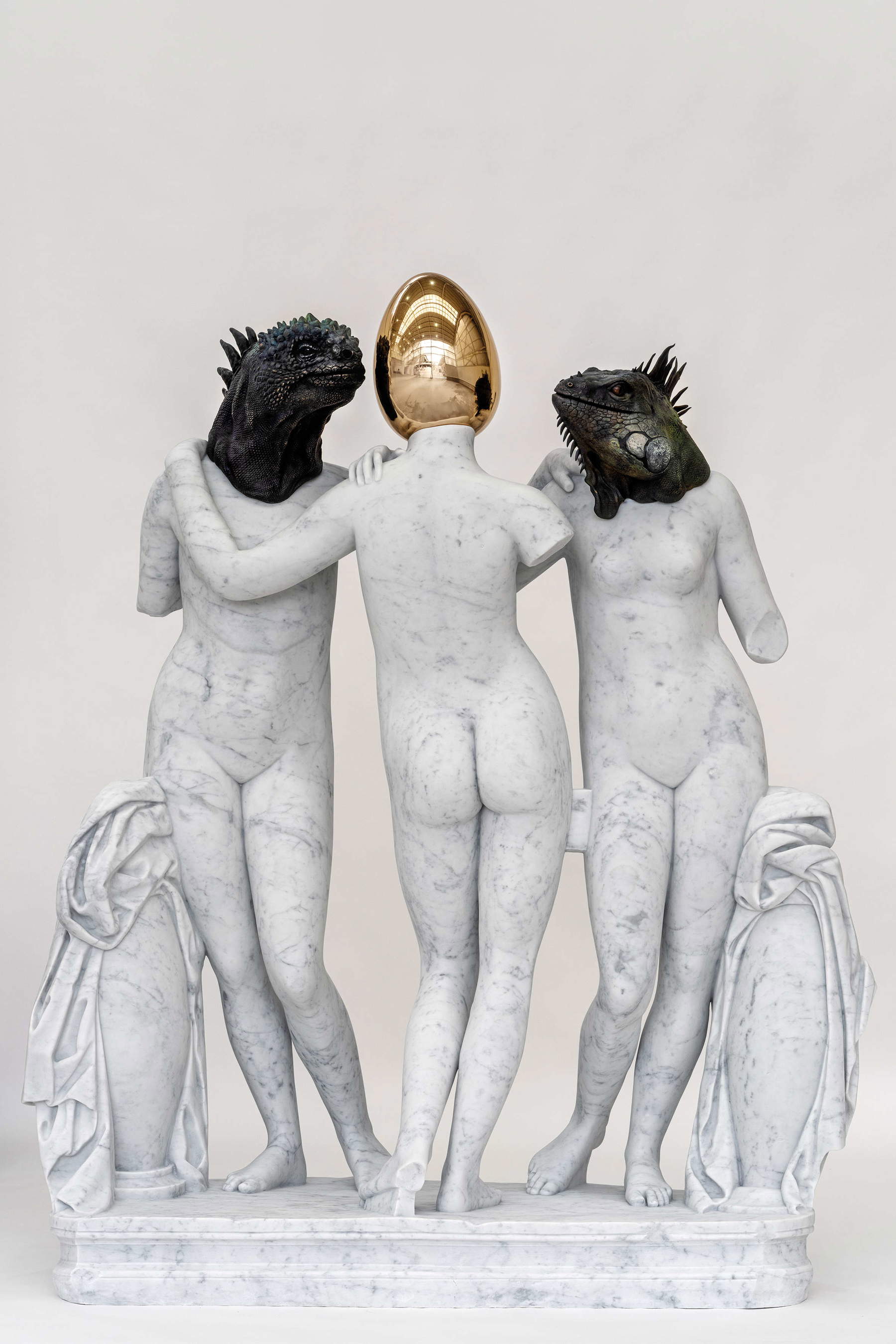 Koen Vanmechelen, Will we ever exist (2026; marmo bianco di Carrara, bronzo patinato, 220 x 200 x 100 cm) &copy; Koen Vanmechelen. Foto: Laura Veschi