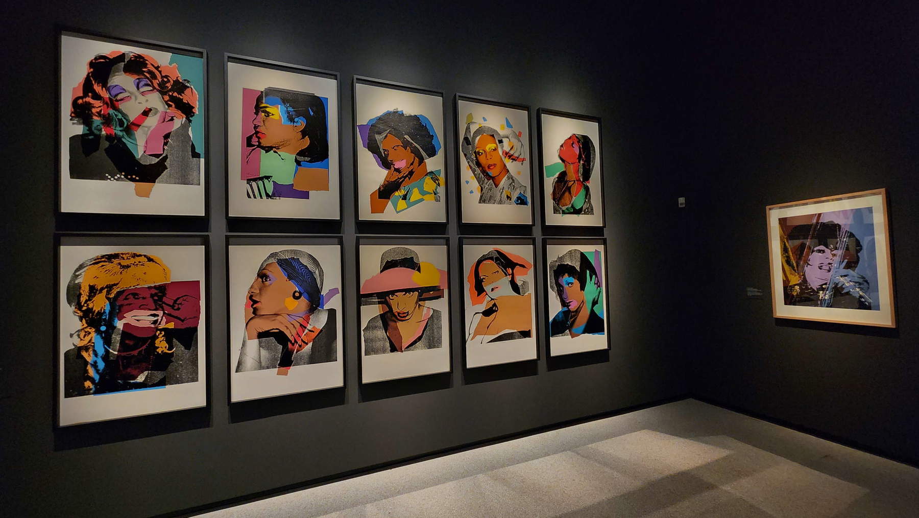 Montaje de la exposición Andy Warhol. Damas y caballeros. Foto: Federico Giannini