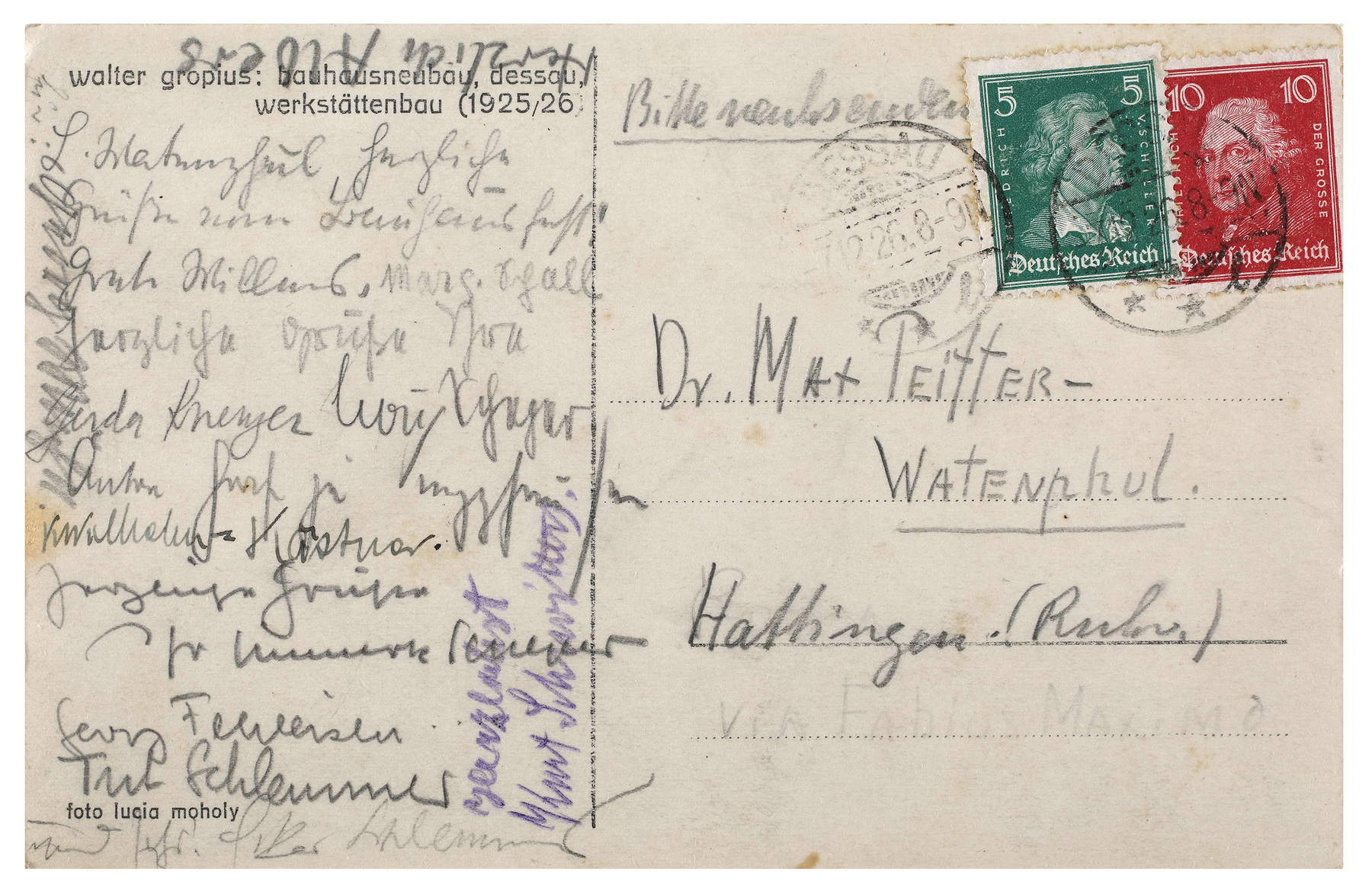 Cartolina di Schlemmer a MPW in Hattingen, fronte retro con la foto dell&rsquo;edificio del Bauhaus, firmata da Willers, Schwitter, Schlemmer, etc., 7 dicembre 1926. Su concessione di Fondazione Max Peiffer Watenphul