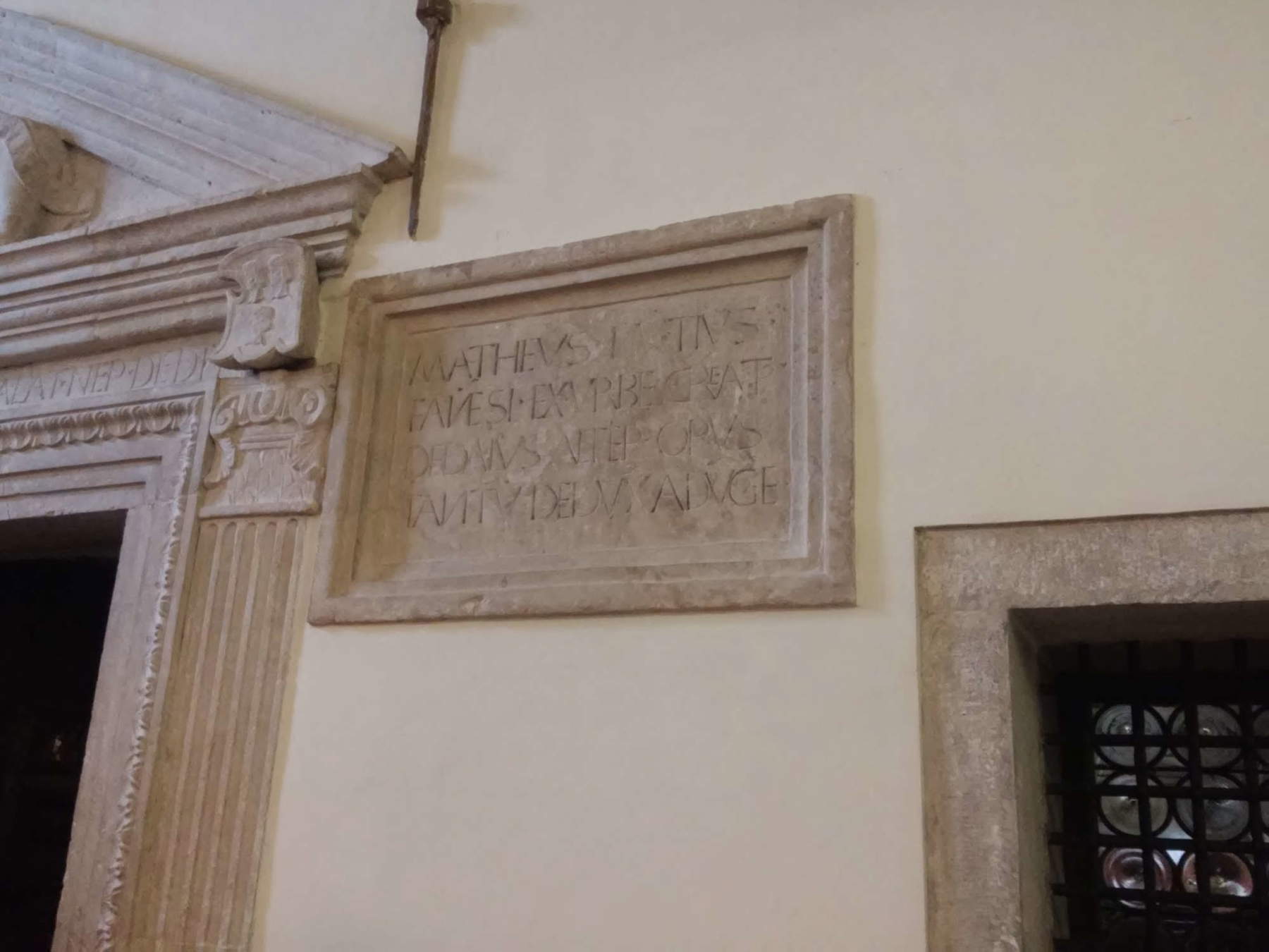 Iscrizione che attesta il nome dell&rsquo;architetto Matteo Nuti. Foto: Finestre sull'Arte