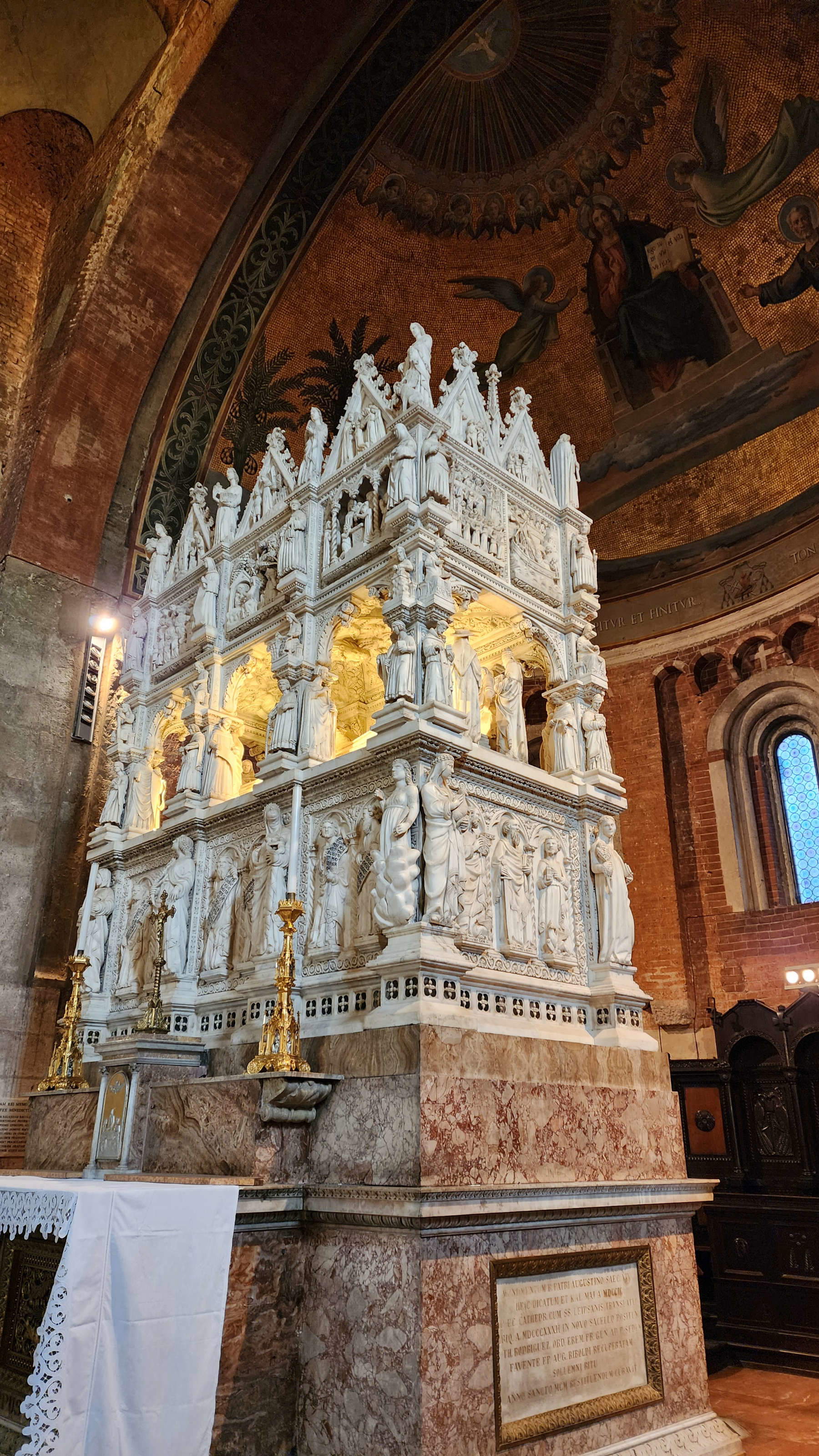 Pavia, Arca di Sant'Agostino. Foto: Finestre sull'Arte