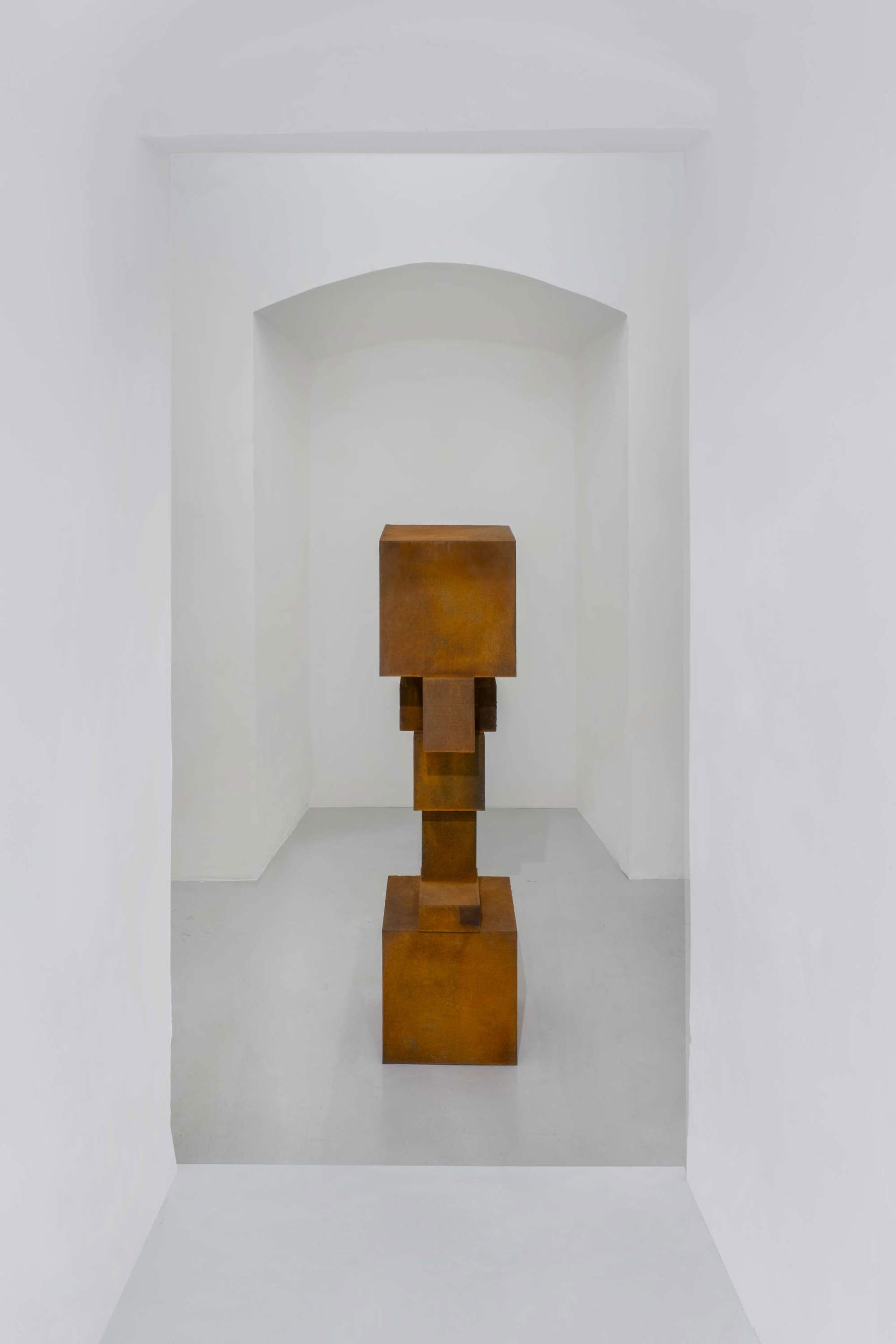 Antony Gormley, Pack (2024 ; fer, 156 x 40 x 67,5 cm). Avec l'aimable autorisation de l'artiste et de la Galleria Continua, Copyright : © l'artiste. Photo : Ela Bialkowska, OKNO Studio
