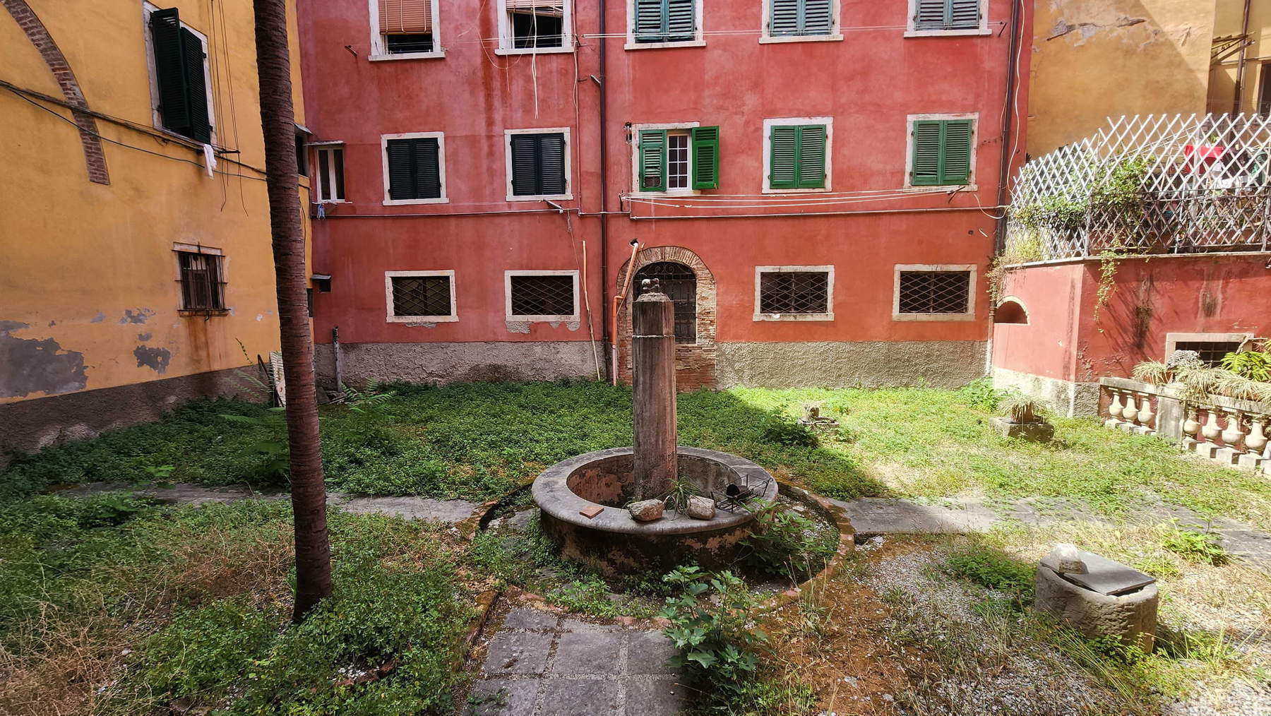 Il cortile di Palazzo Staffetti Del Medico Sarteschi