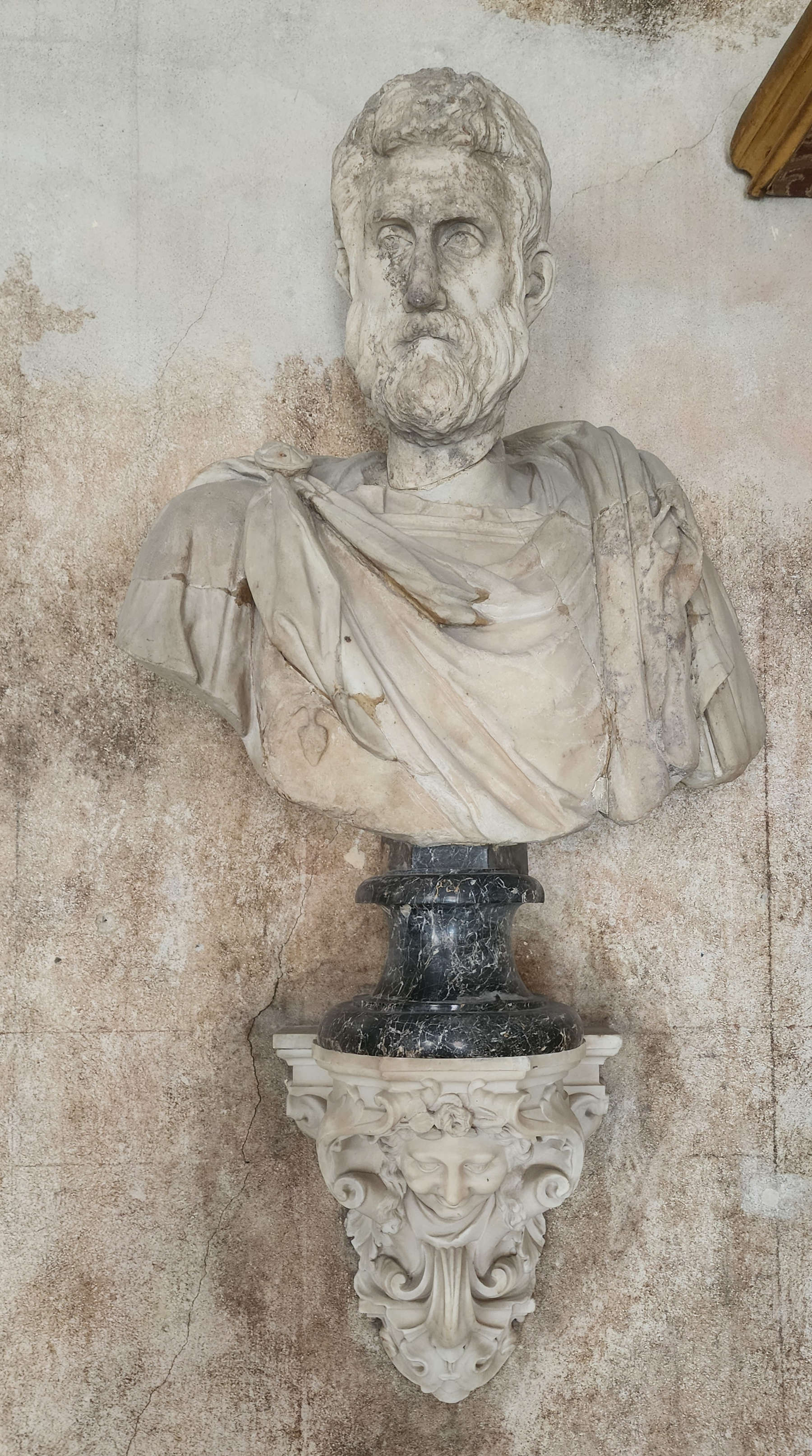 Uno dei busti del salone di rappresentanza