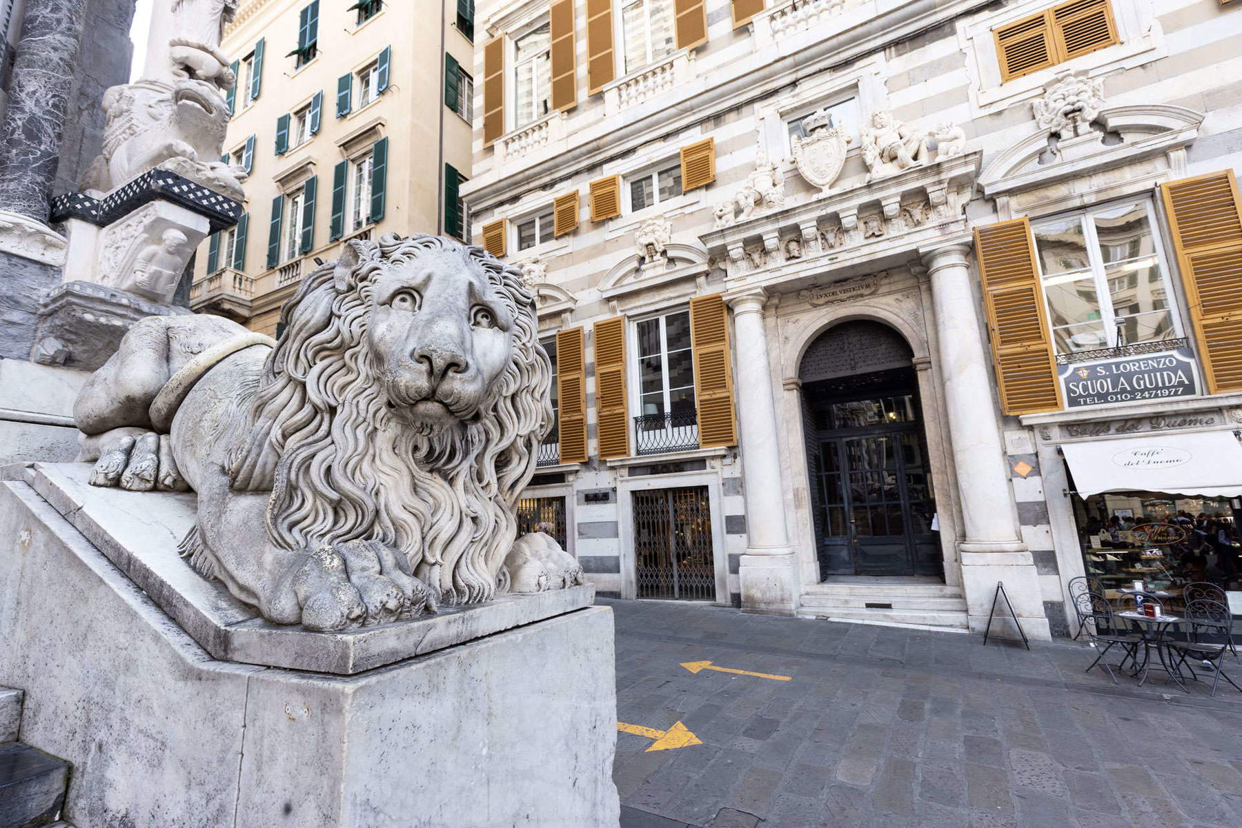 Palazzo Sinibaldo Fieschi e il suo caratteristico prospetto