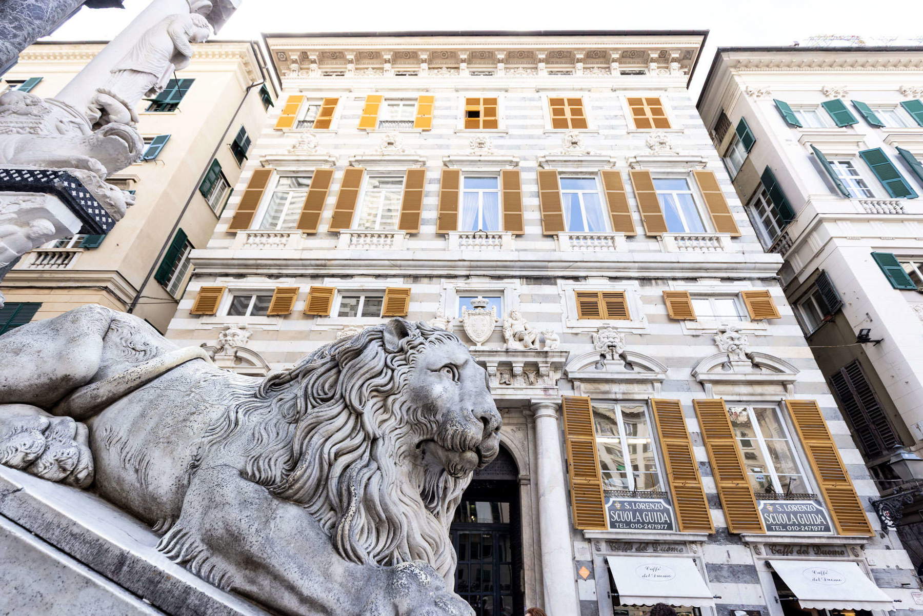 Palazzo Sinibaldo Fieschi e il suo caratteristico prospetto