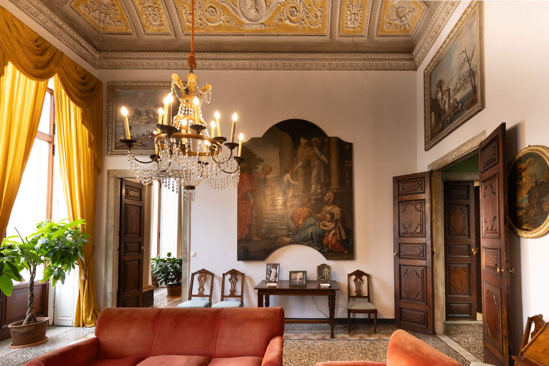 Sale di Palazzo Sinibaldo Fieschi. Foto: Alessandro Pasquali / Danae Project