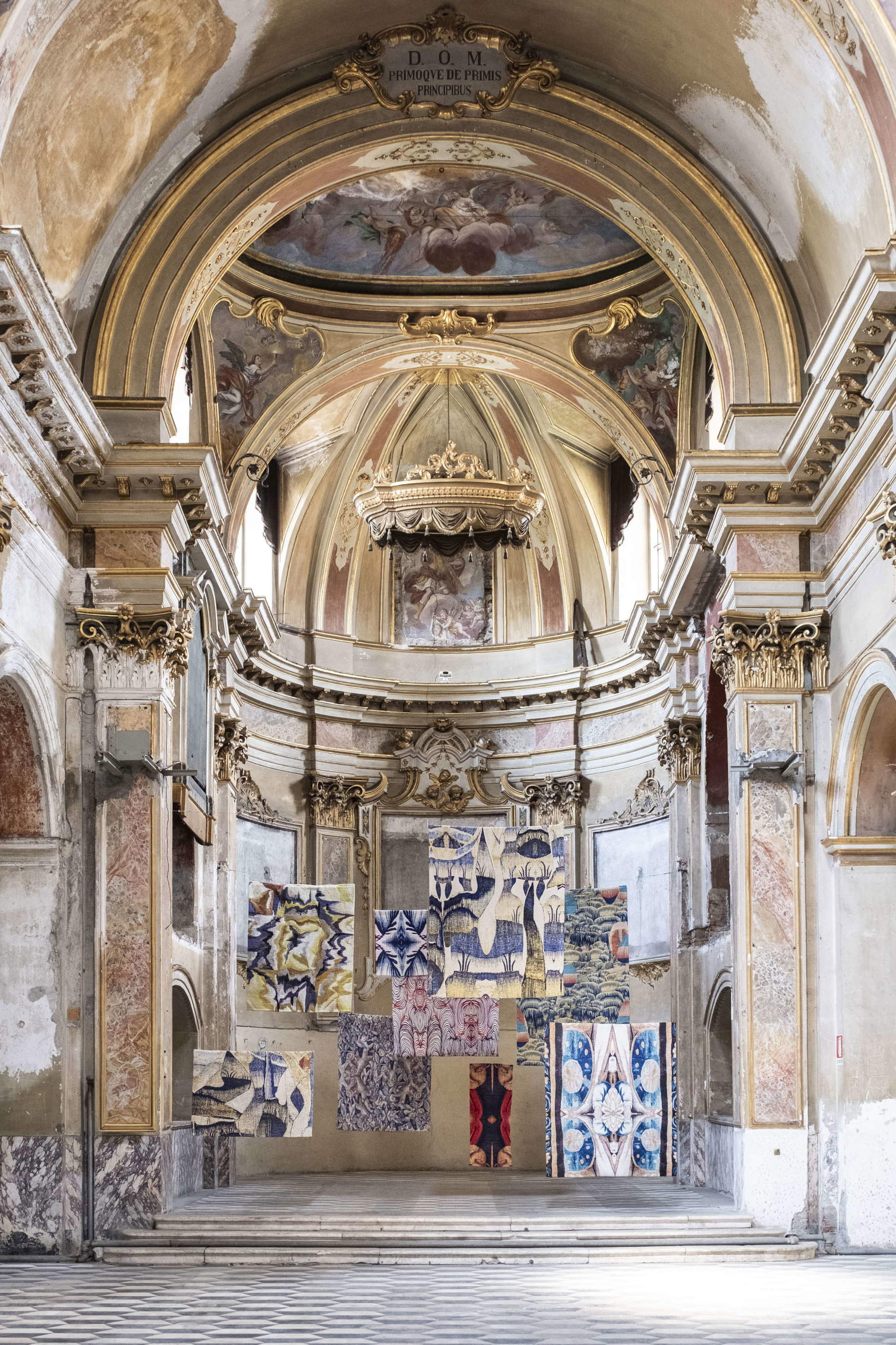 Ausstellungsgestaltung der Ausstellung „Atlante“ von Maurizio Donzelli. Foto: Clara Mammana