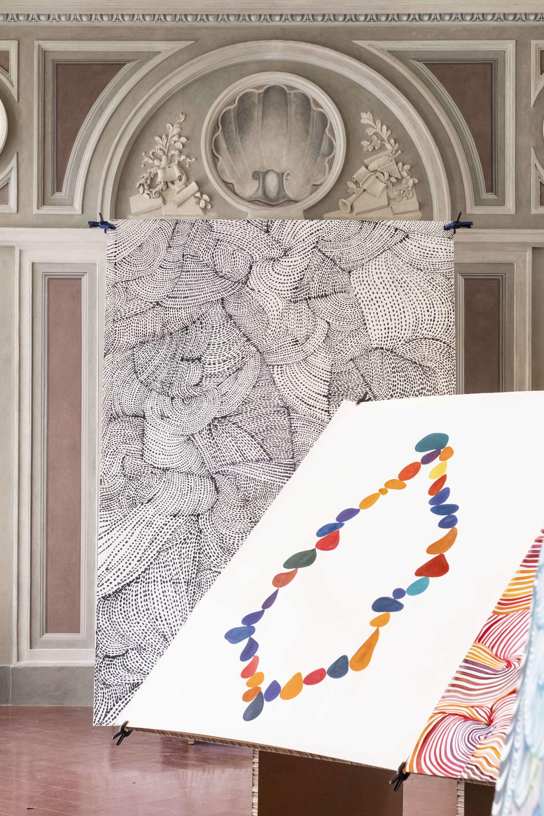 Ausstellungsgestaltung der Ausstellung „Atlante“ von Maurizio Donzelli. Foto: Clara Mammana