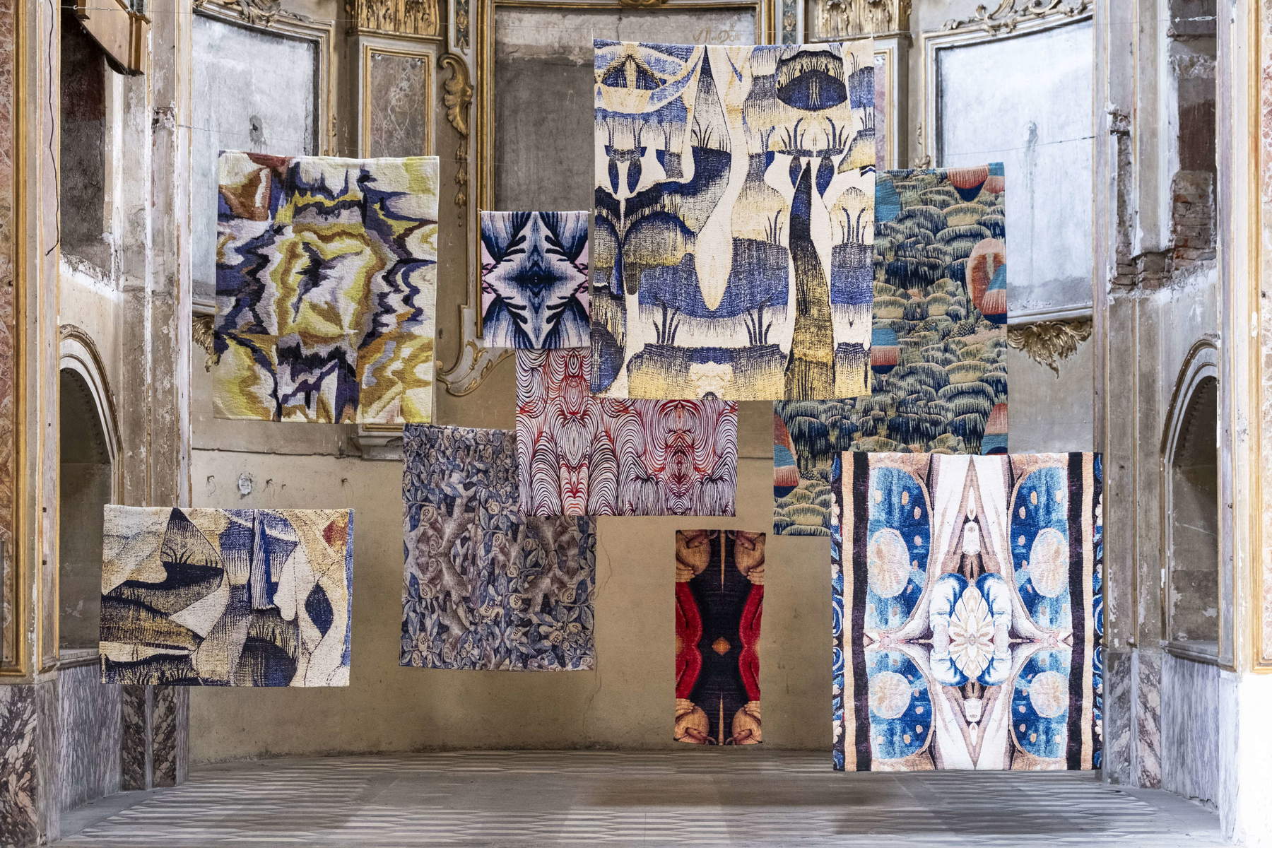Ausstellungsgestaltung der Ausstellung „Atlante“ von Maurizio Donzelli. Foto: Clara Mammana