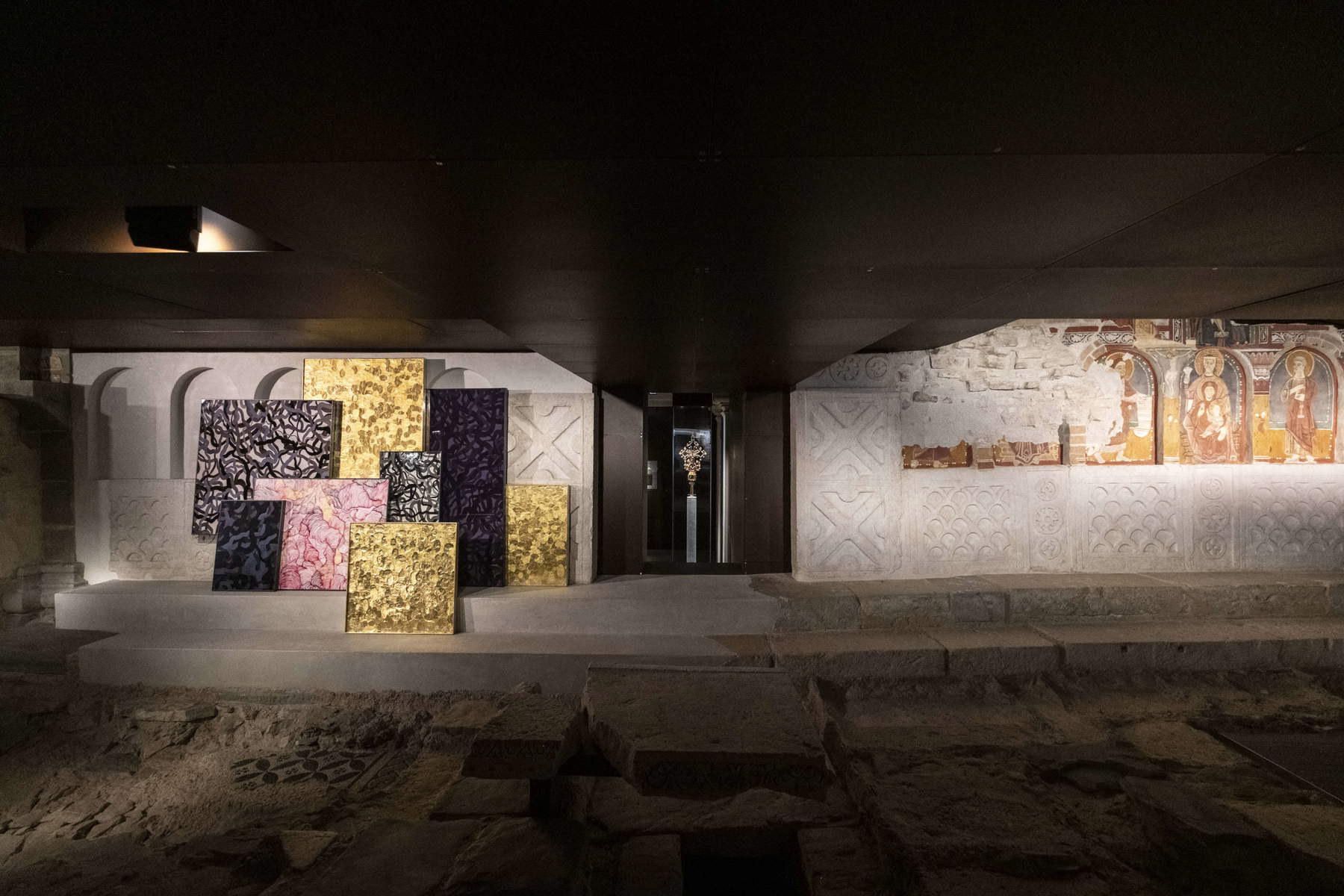 Ausstellungsgestaltung der Ausstellung „Atlante“ von Maurizio Donzelli. Foto: Clara Mammana