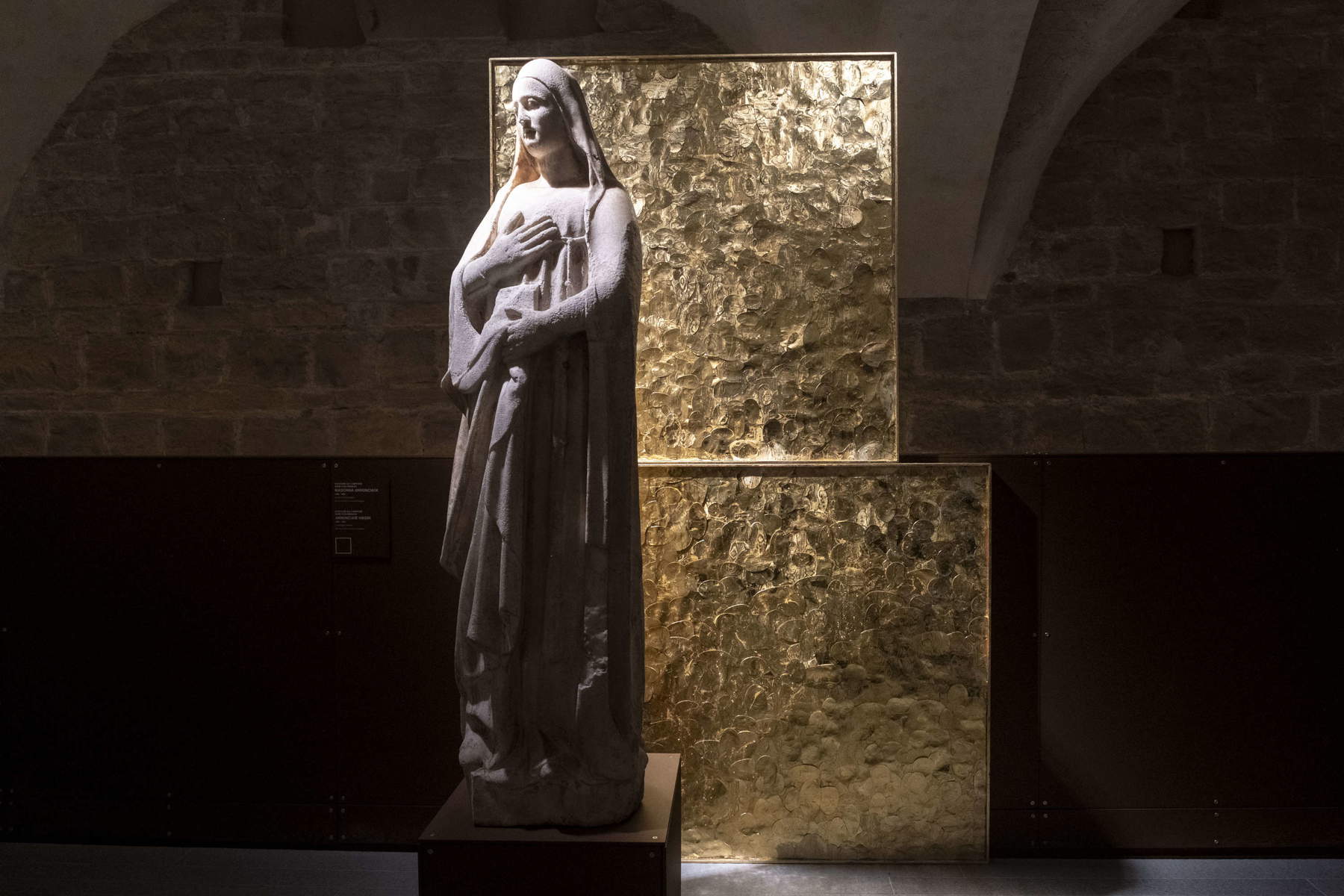 Ausstellungsgestaltung der Ausstellung „Atlante“ von Maurizio Donzelli. Foto: Clara Mammana