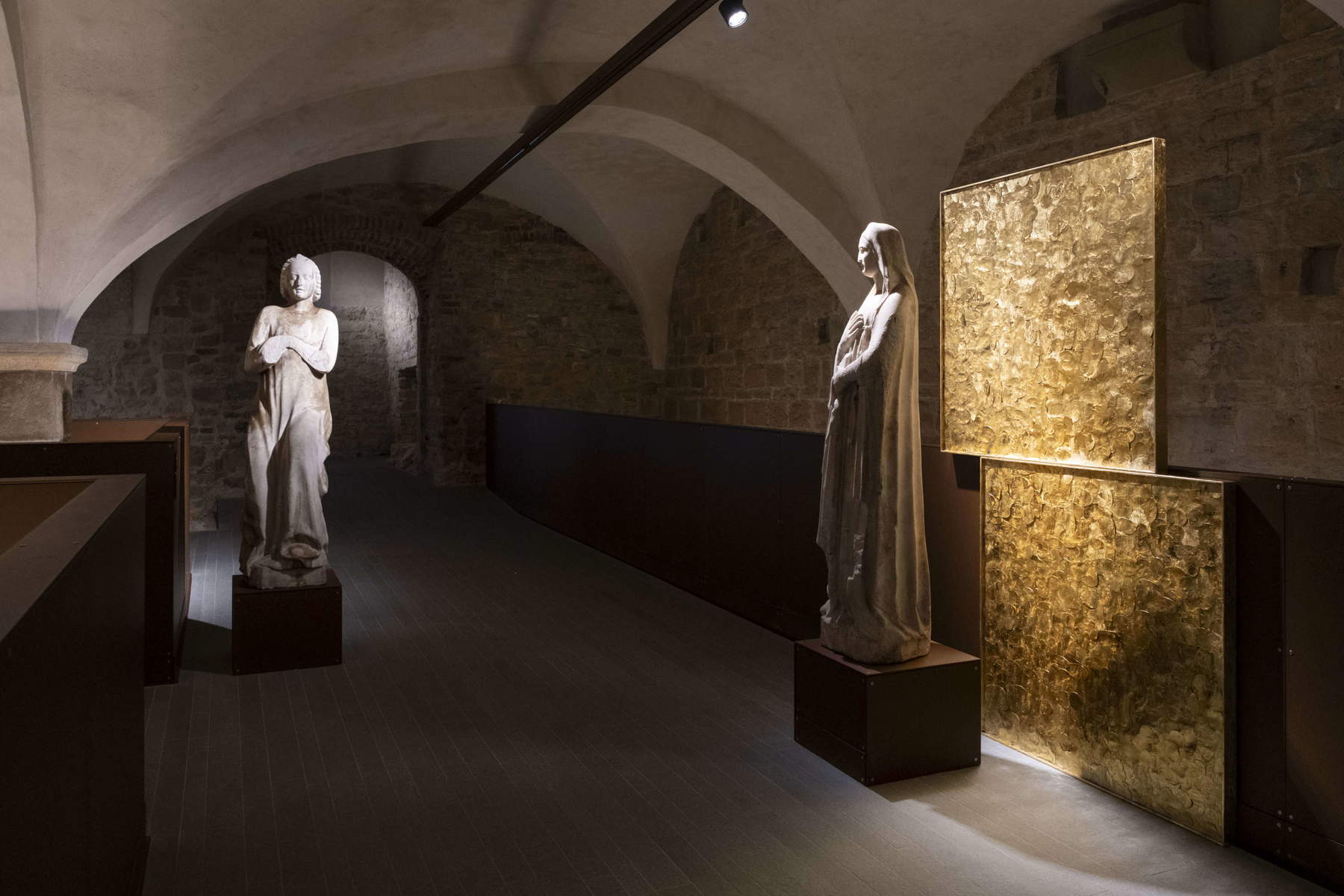 Ausstellungsgestaltung der Ausstellung „Atlante“ von Maurizio Donzelli. Foto: Clara Mammana