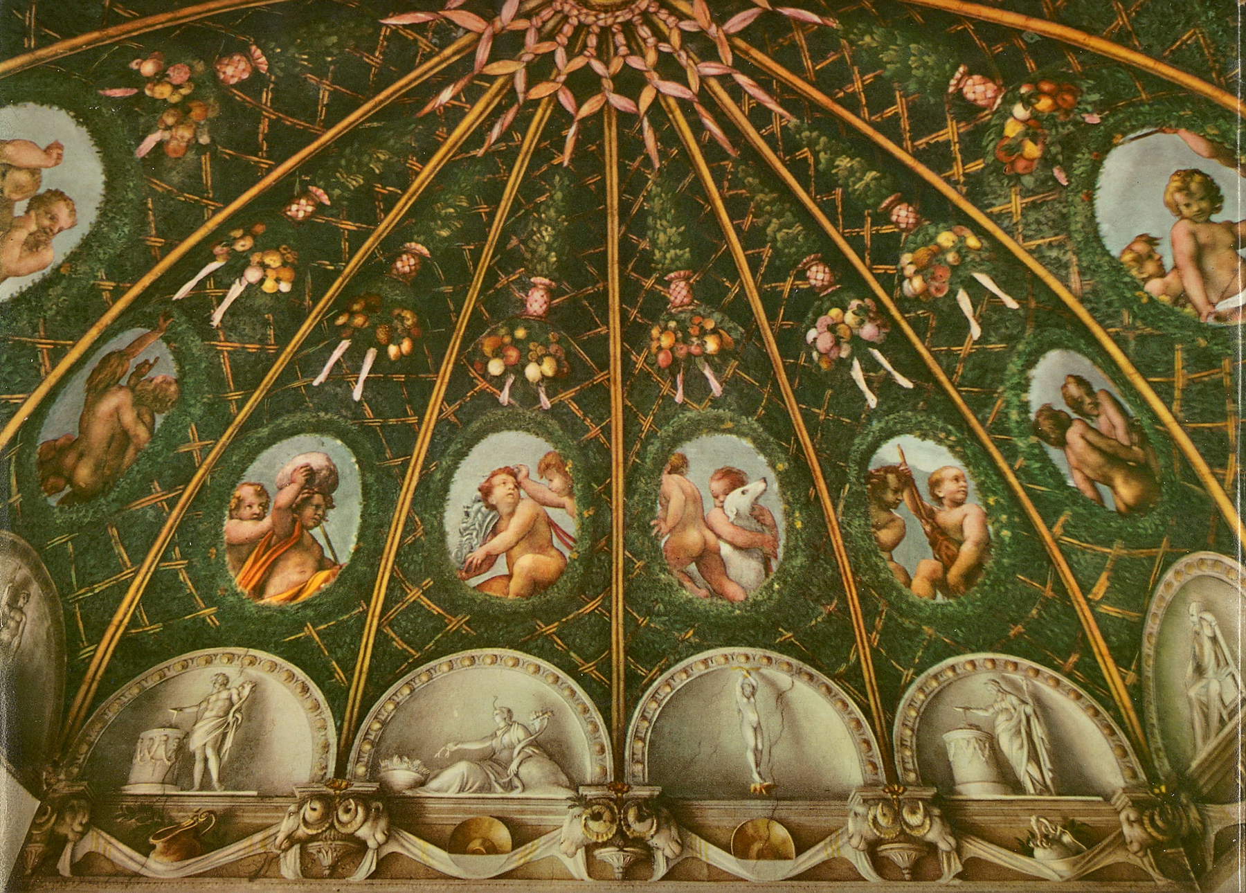 Vista della parete est della Camera; si succedono le fasce significanti.