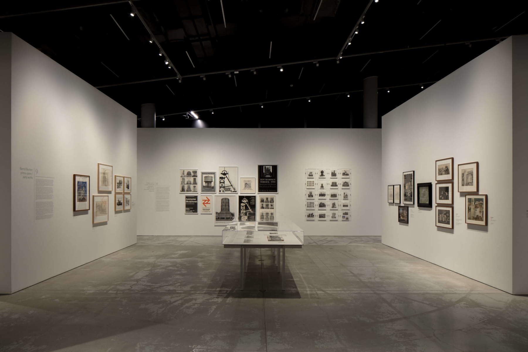 Ausstellungsgestaltung der Ausstellung „Bernd &amp; Hilla Becher. History of a Method“, Bologna, Mast