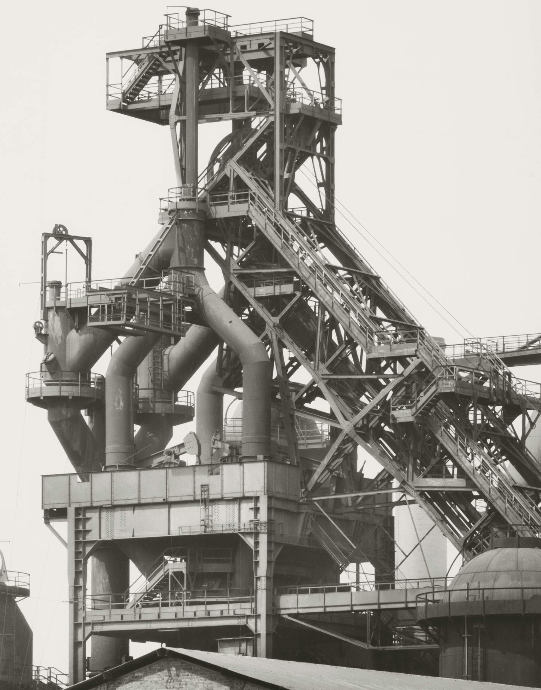 Bernd &amp; Hilla Becher, Hochofen, um 1930, Stahlwerk Esch, Luxemburg (1969; Silbersalzdruck) &copy; Nachlass Bernd &amp; Hilla Becher, vertreten durch Max Becher. Mit freundlicher Genehmigung von Die Photographische Sammlung/SK Stiftung Kultur &ndash; Bernd &amp; Hilla Becher Archiv, Köln
