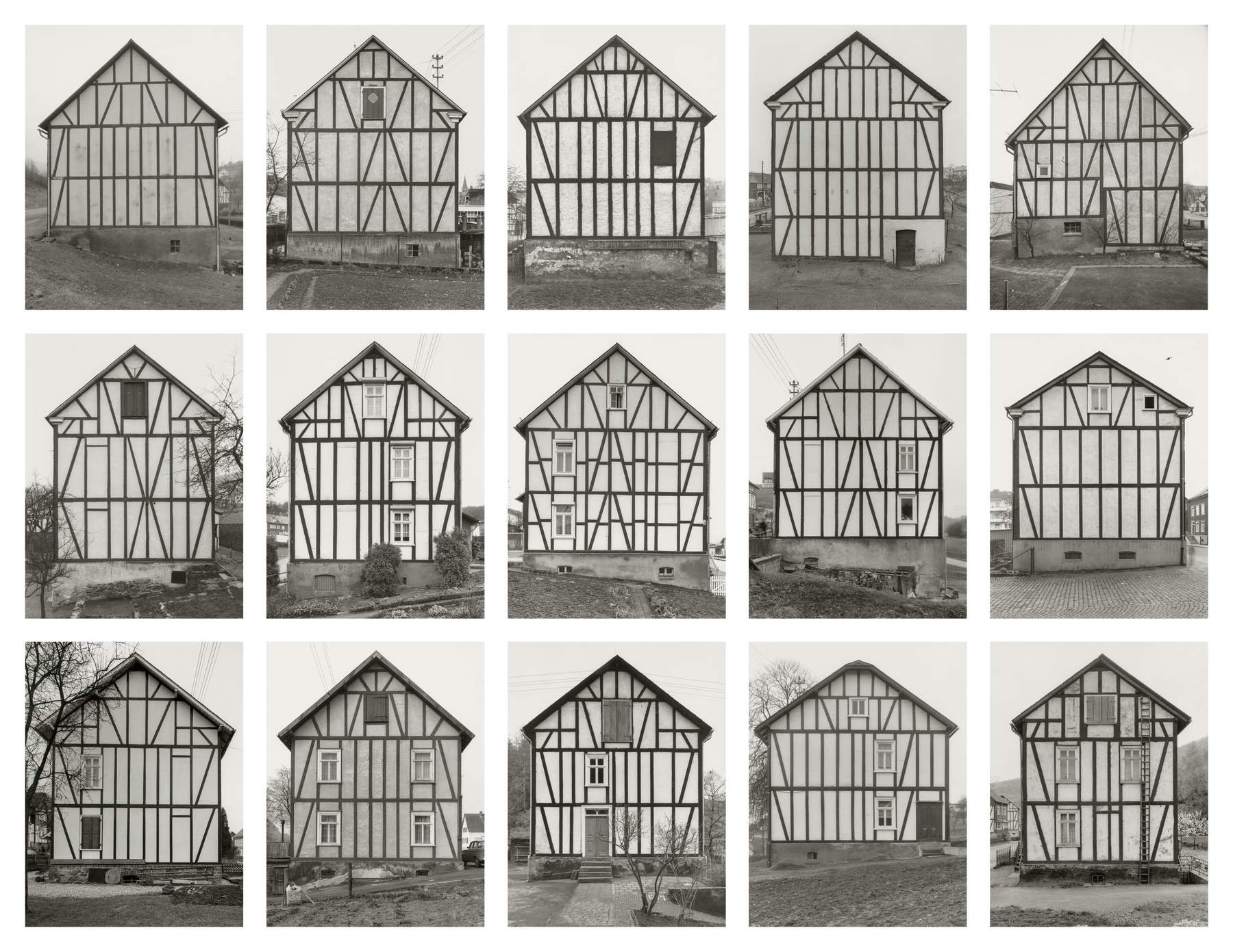 Bernd &amp; Hilla Becher, Fachwerkhäuser im Industriegebiet von Siegen (1959–1973; 15 Silbergelatineabzüge) &copy; Die Photographische Sammlung/SK Stiftung Kultur, Bernd &amp; Hilla Becher Archiv, Köln, und Museum für Gegenwartskunst Siegen, erworben mit Unterstützung der Kunststiftung NRW