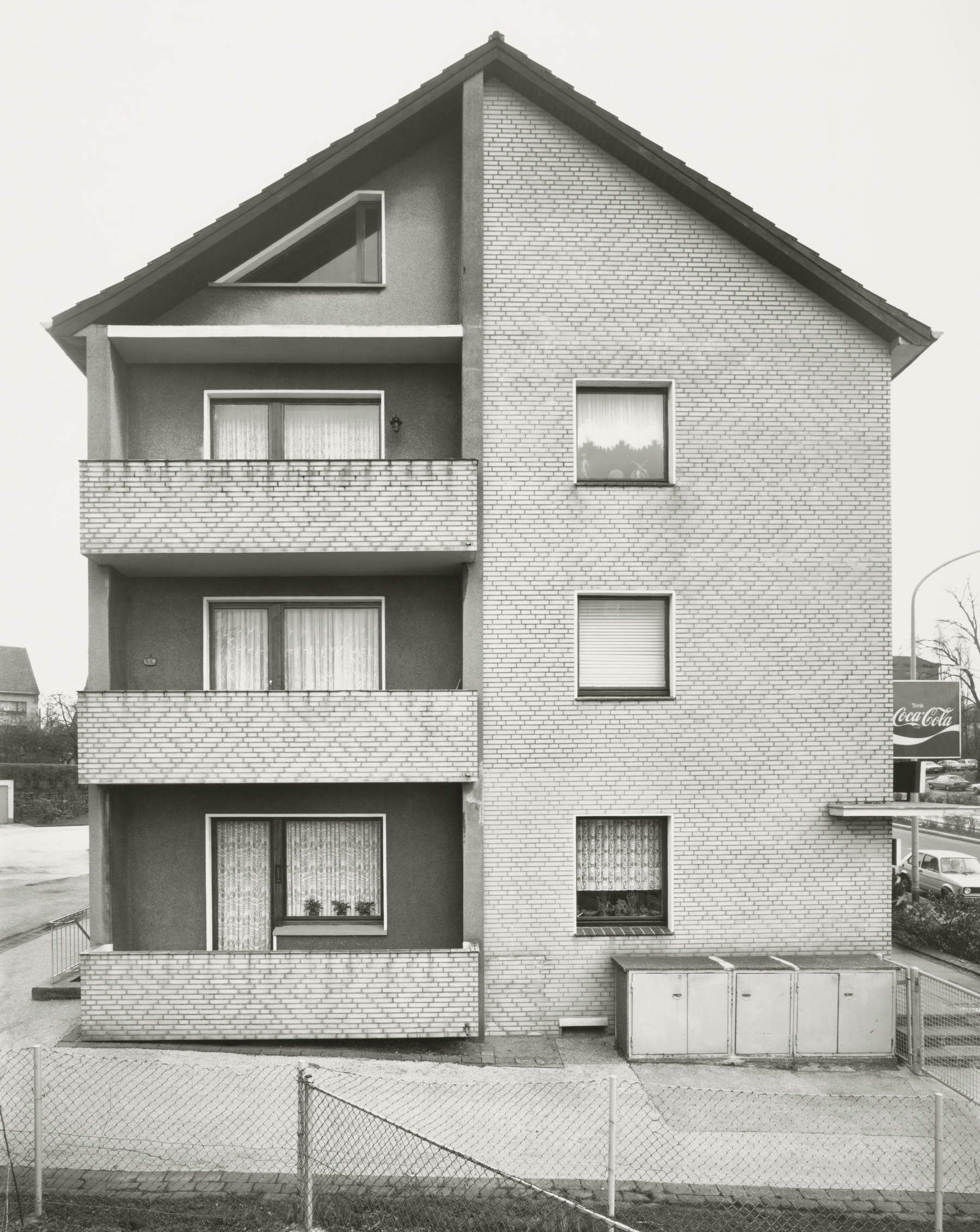 Bernd &amp; Hilla Becher, Essen-Sch&ouml;nebeck, Deutschland (1981; Silbergelatineabzug) &copy; Nachlass Bernd &amp; Hilla Becher, vertreten durch Max Becher. Mit freundlicher Genehmigung von Die Photographische Sammlung/SK Stiftung Kultur &ndash; Bernd &amp; Hilla Becher Archiv, K&ouml;ln