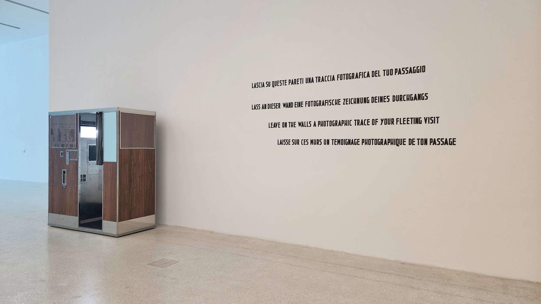 Mise en scène de l'exposition « Feedback. Les espaces de Franco Vaccari ». Photo : Federico Giannini