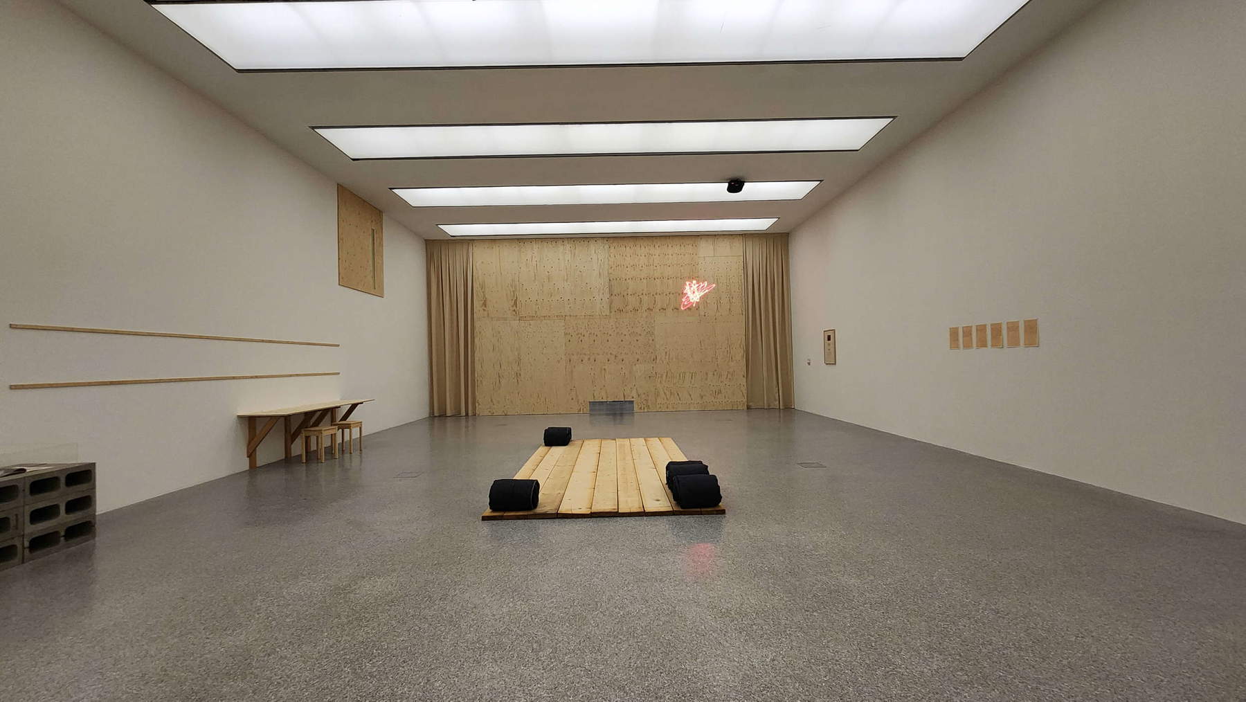 Mise en scène de l'exposition « Feedback. Les espaces de Franco Vaccari ». Photo : Federico Giannini
