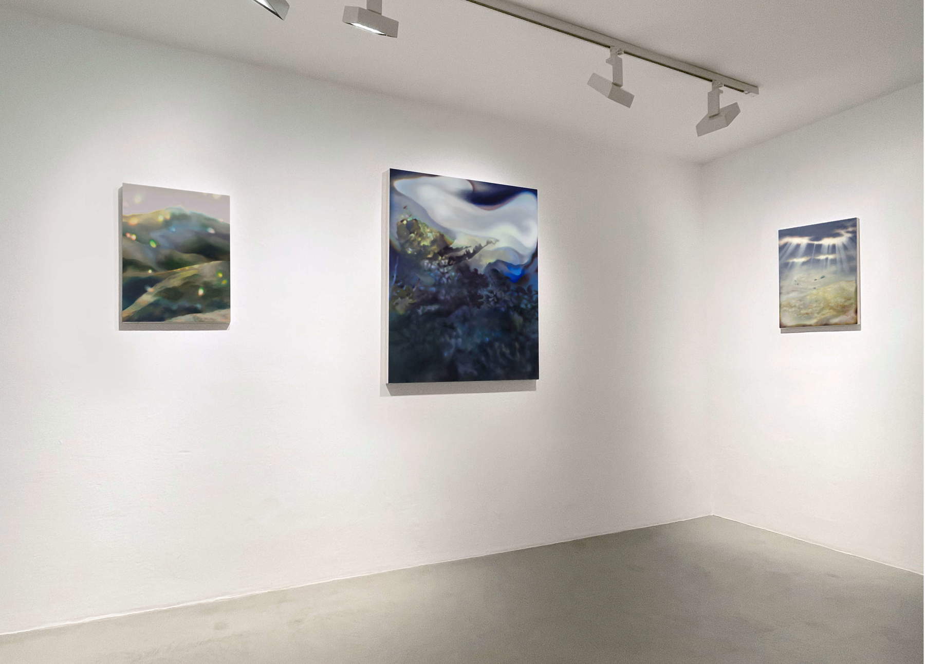 Obras de Lena Keller en la exposición colectiva «Wilde Welten» (2024), Múnich, Galerie Wolfgang Jahn M&uuml;nchen