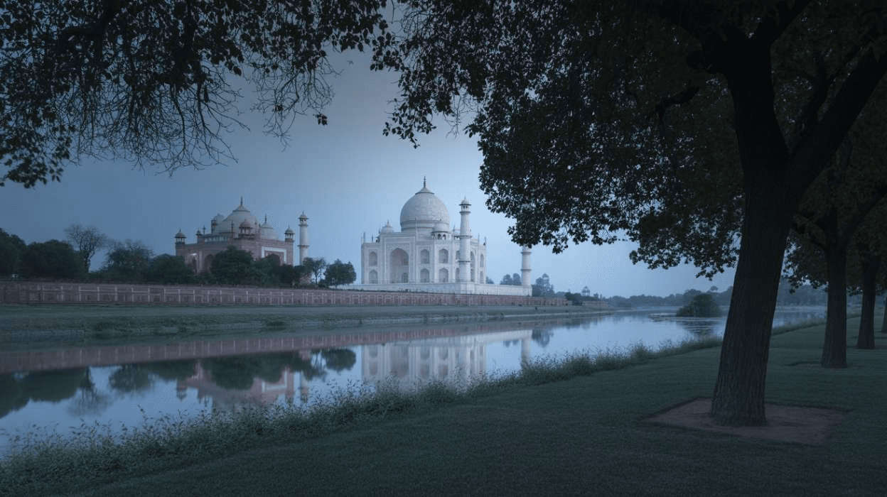 Mahtab Bagh (Mehtab Bagh) with the Taj Mahal, Agra