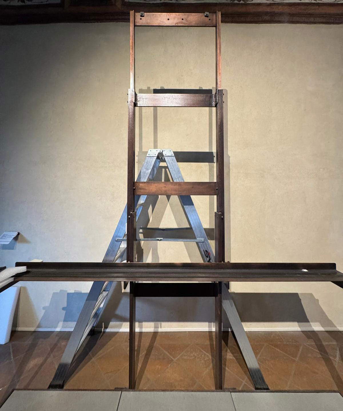 The mounting system of the polyptych