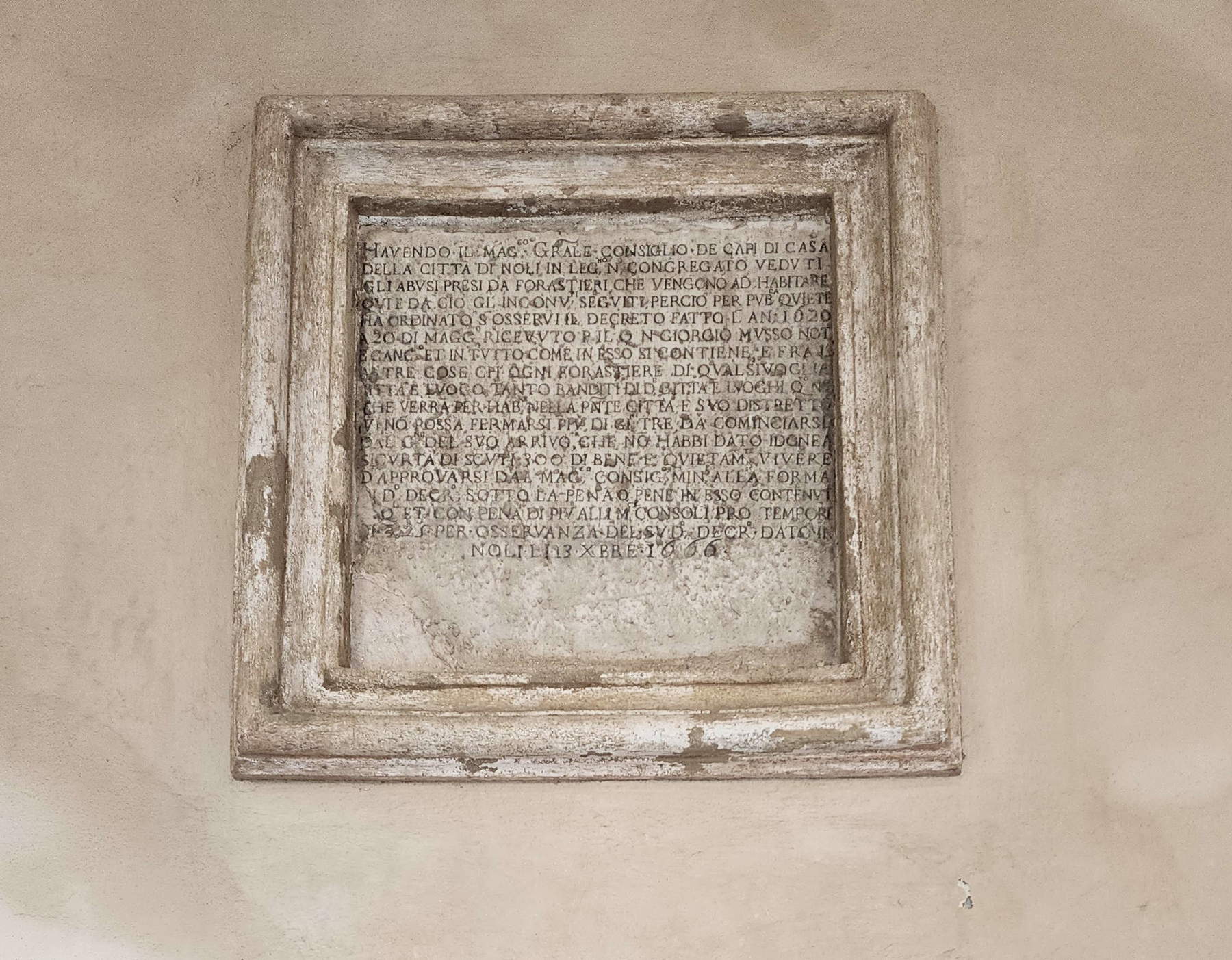 Plaque bearing the decree of 1620